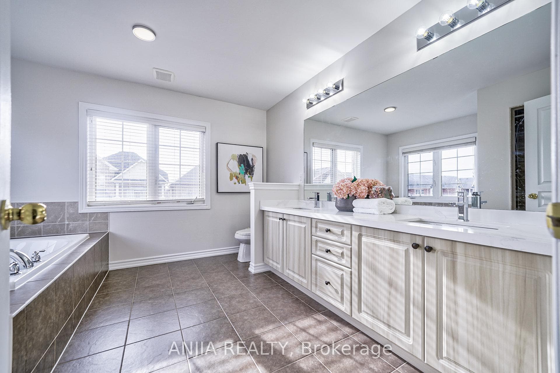 8 Creekland Avenue photo 32