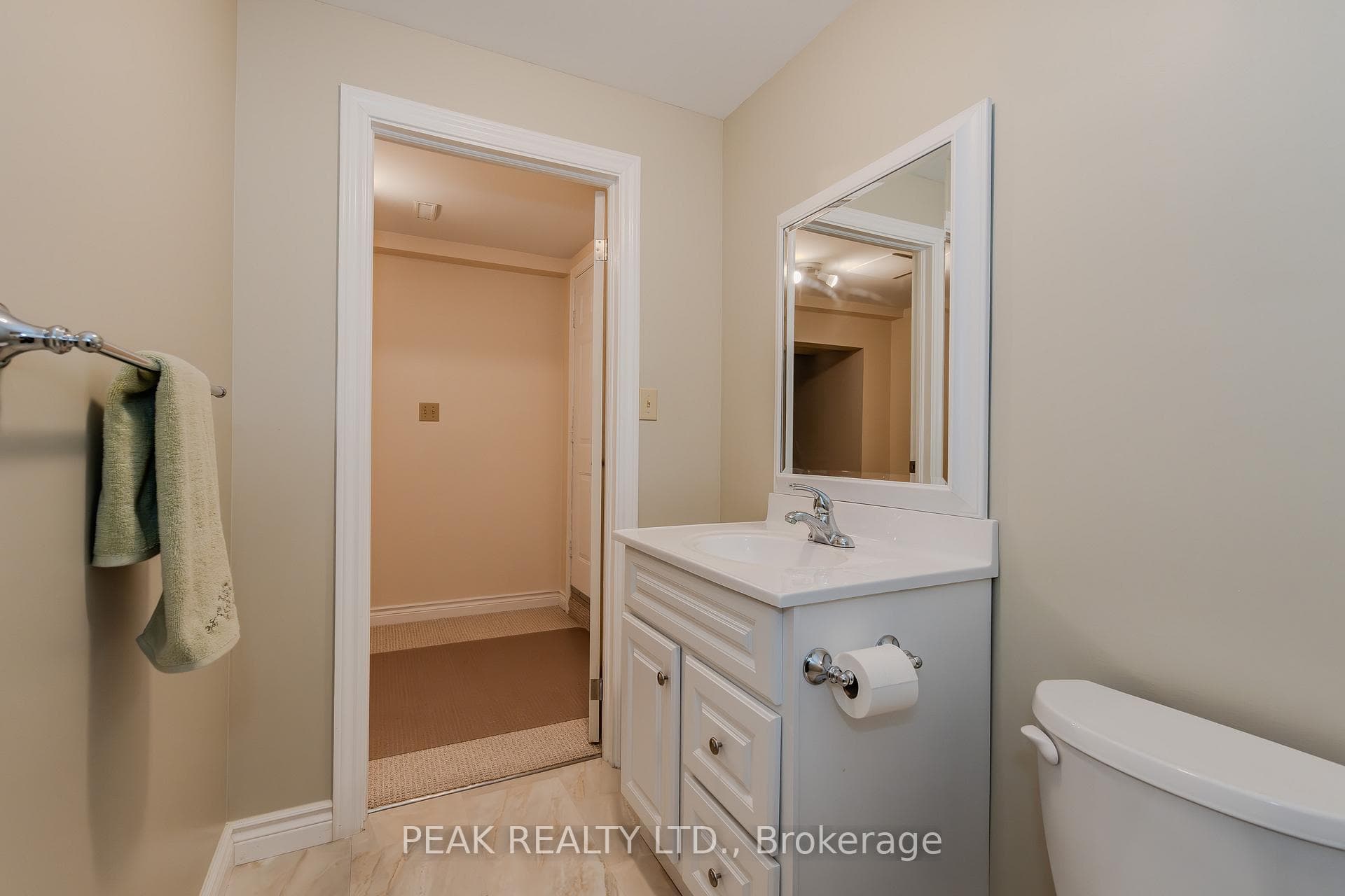 600 Stonebury Crescent photo 29