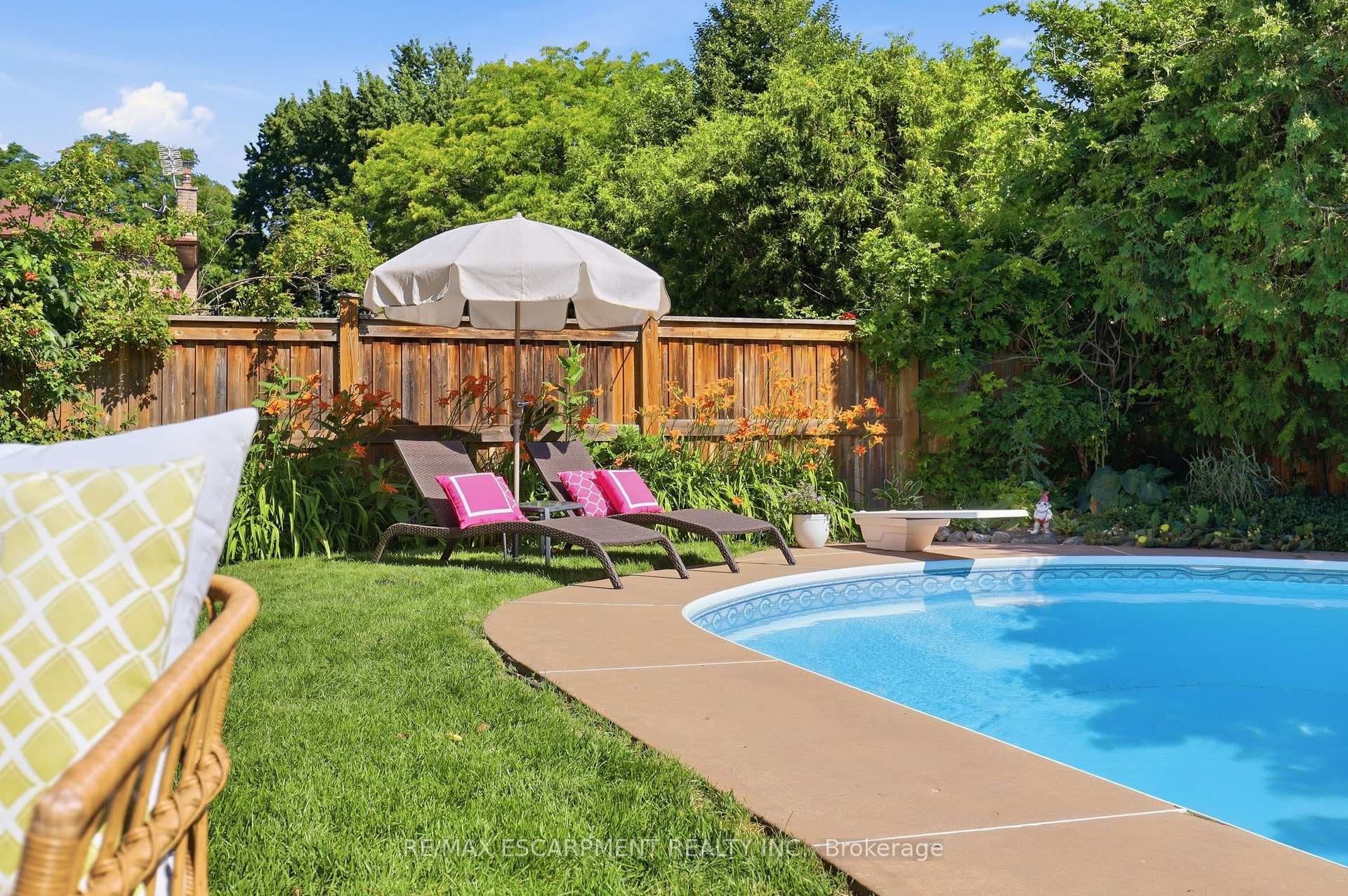463 Gowland Crescent photo 34