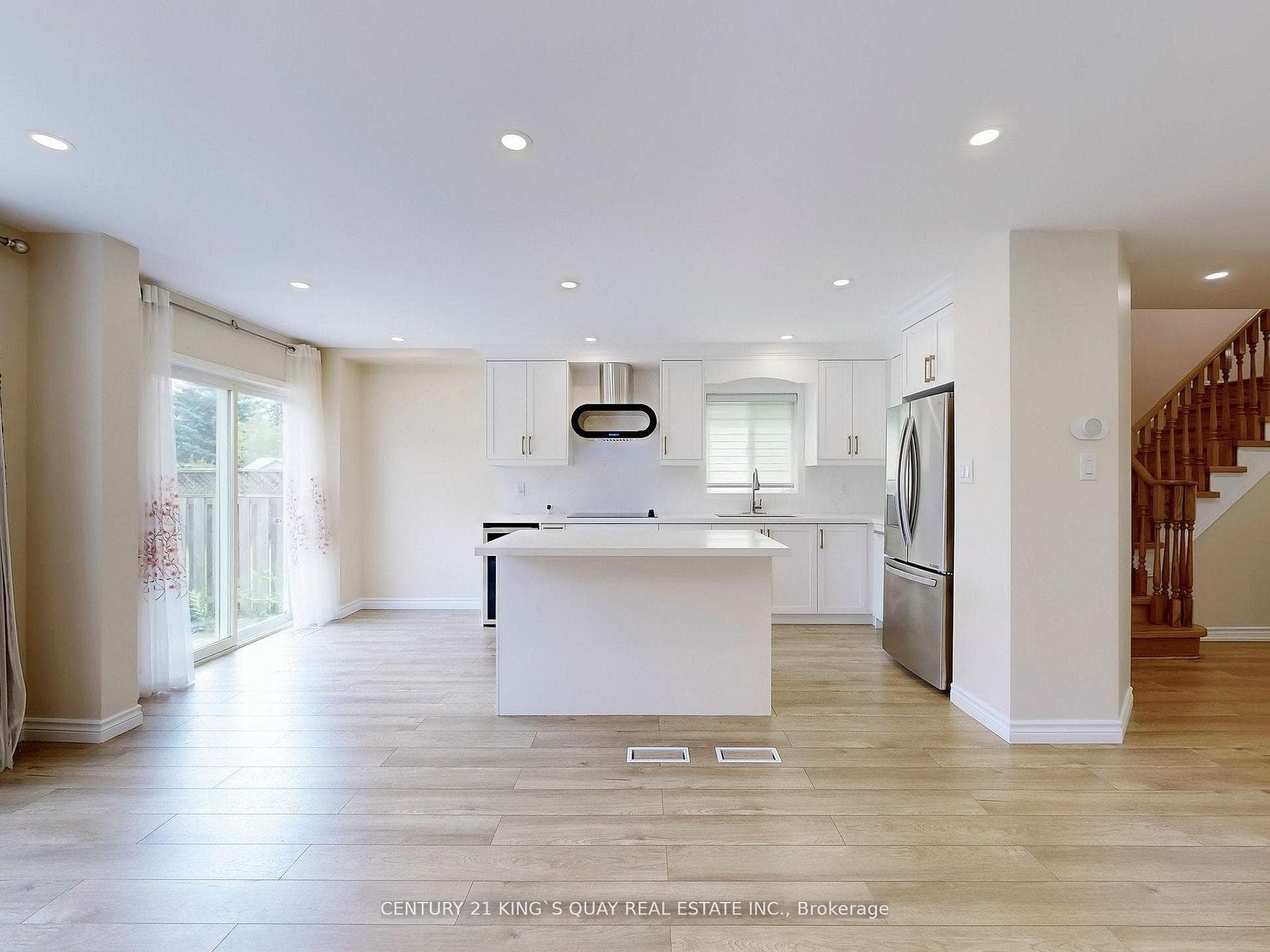 71 Rembrandt Drive photo 5