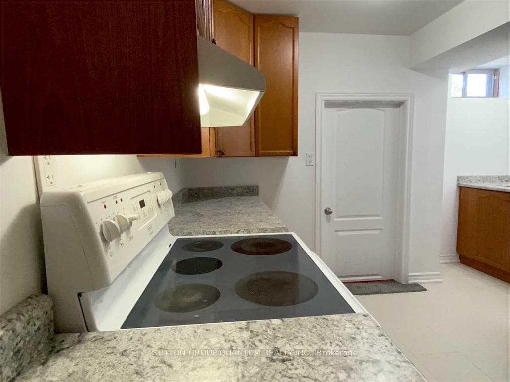 581 Grant Way photo 18