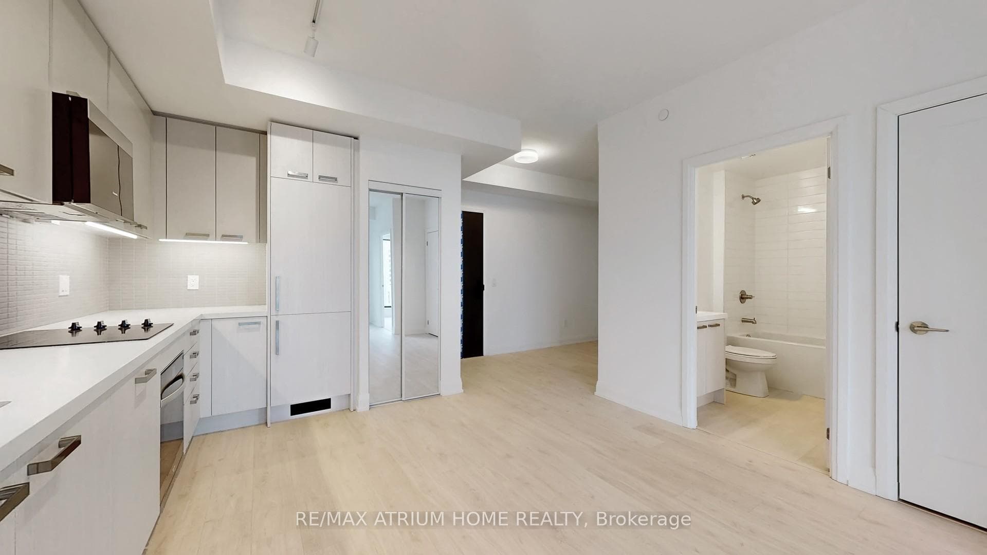 20 Soudan Avenue Unit 3309 photo 3