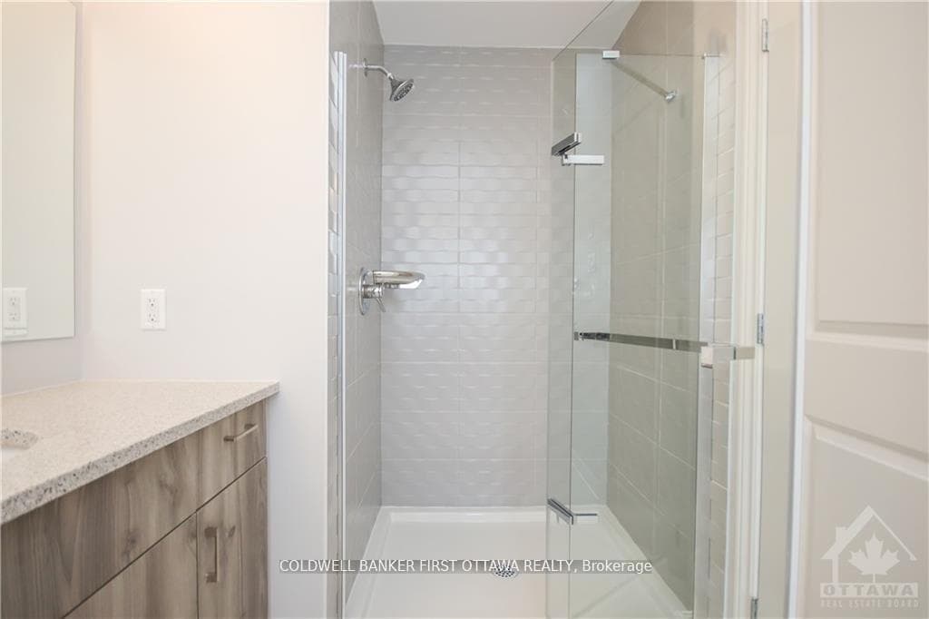 144 ANGELONIA Crescent photo 16