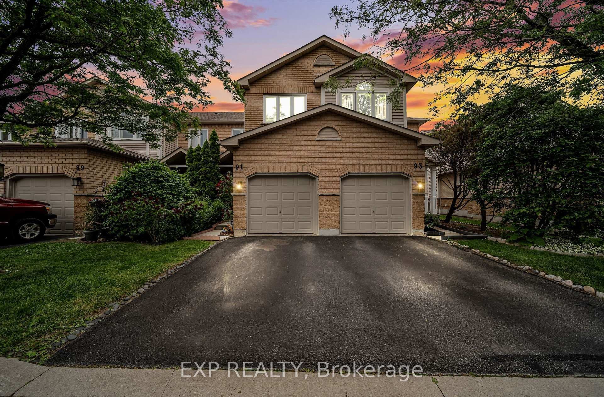 833 Scollard Court Unit 91 photo 3