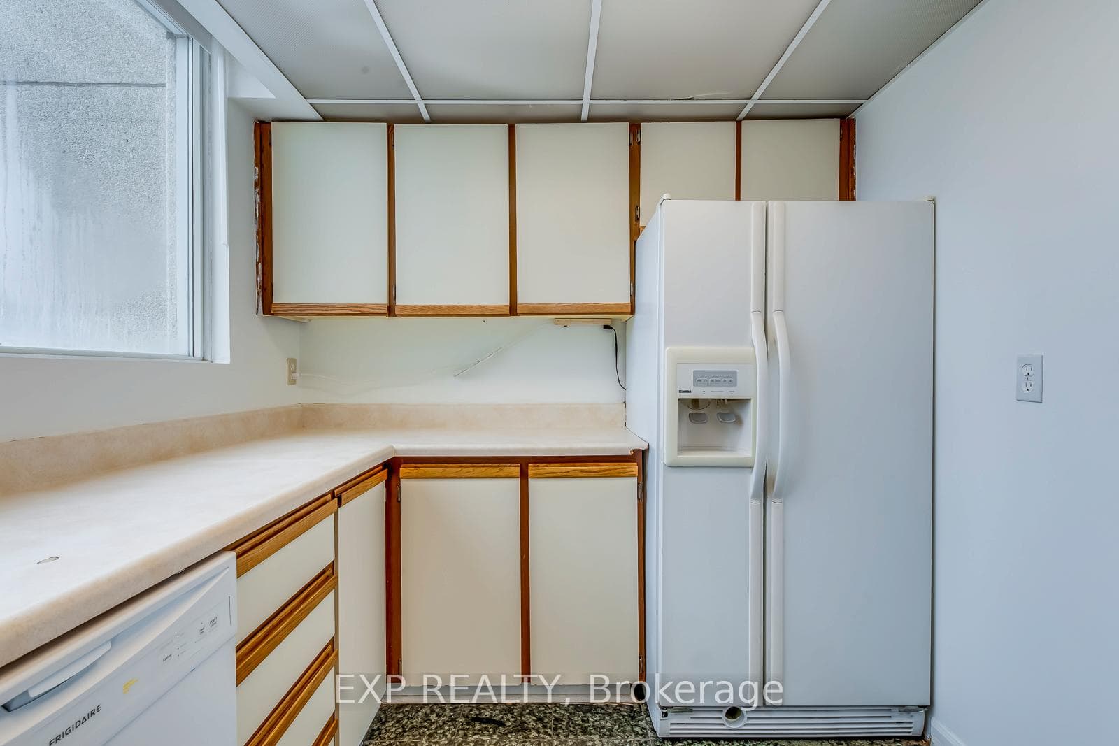 3700 Kaneff Crescent Unit 1705 photo 11