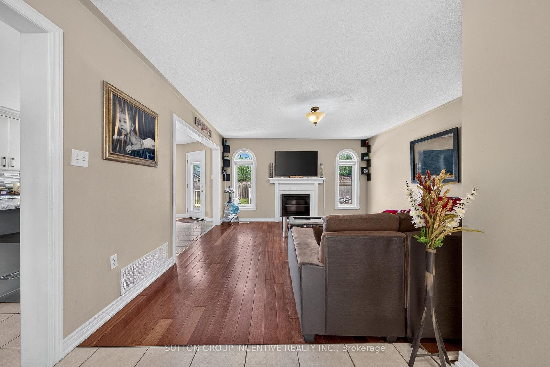 850 Leslie Drive photo 3