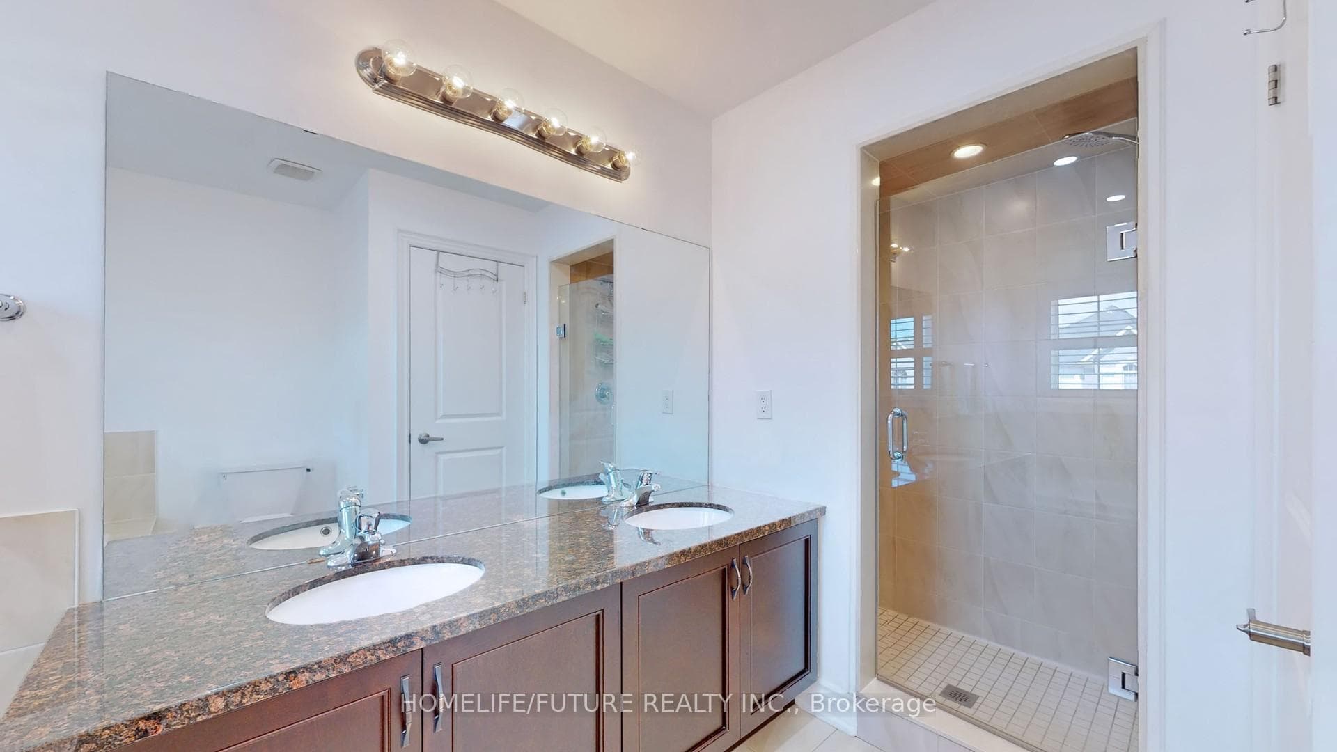 72 Mohandas Drive photo 12