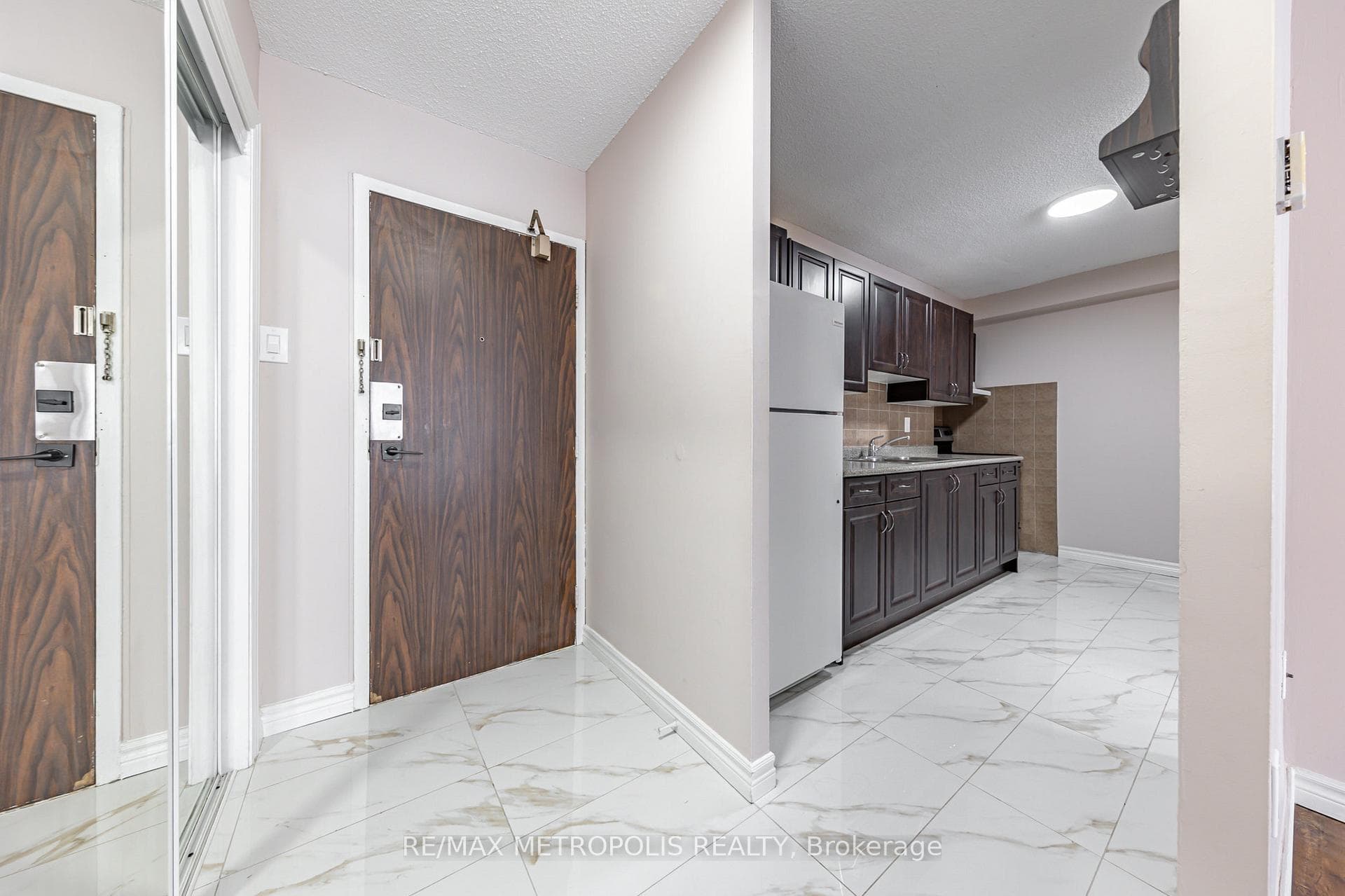 15 Torrance Road Unit 1105 photo 2