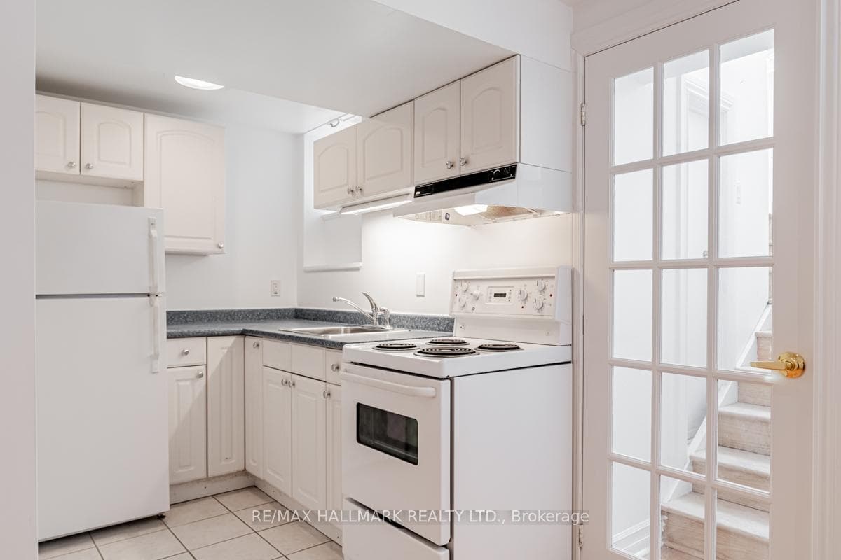 47 Manchester Avenue Unit 2 photo 10