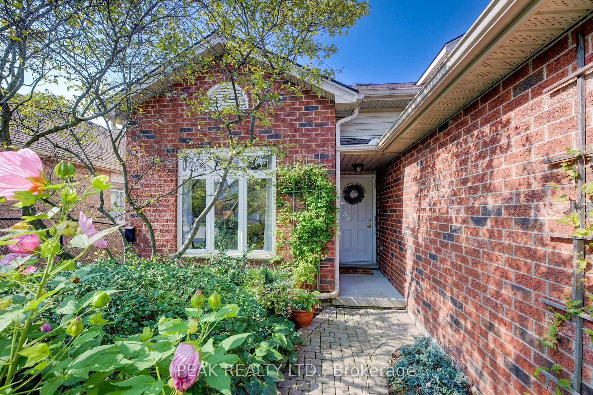 8 Munroe Crescent photo 2