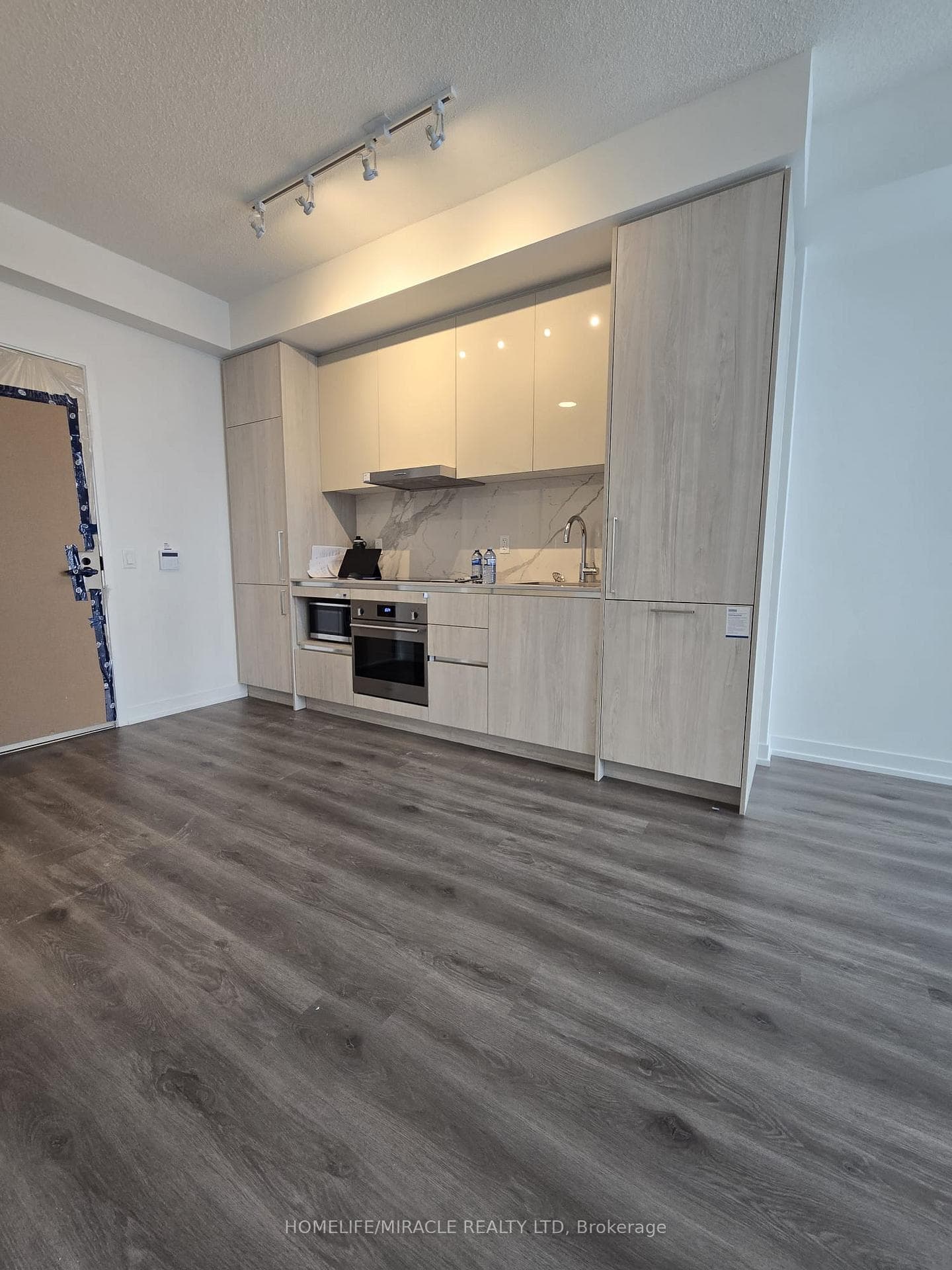 225 Commerce Street Unit 1811 photo 4