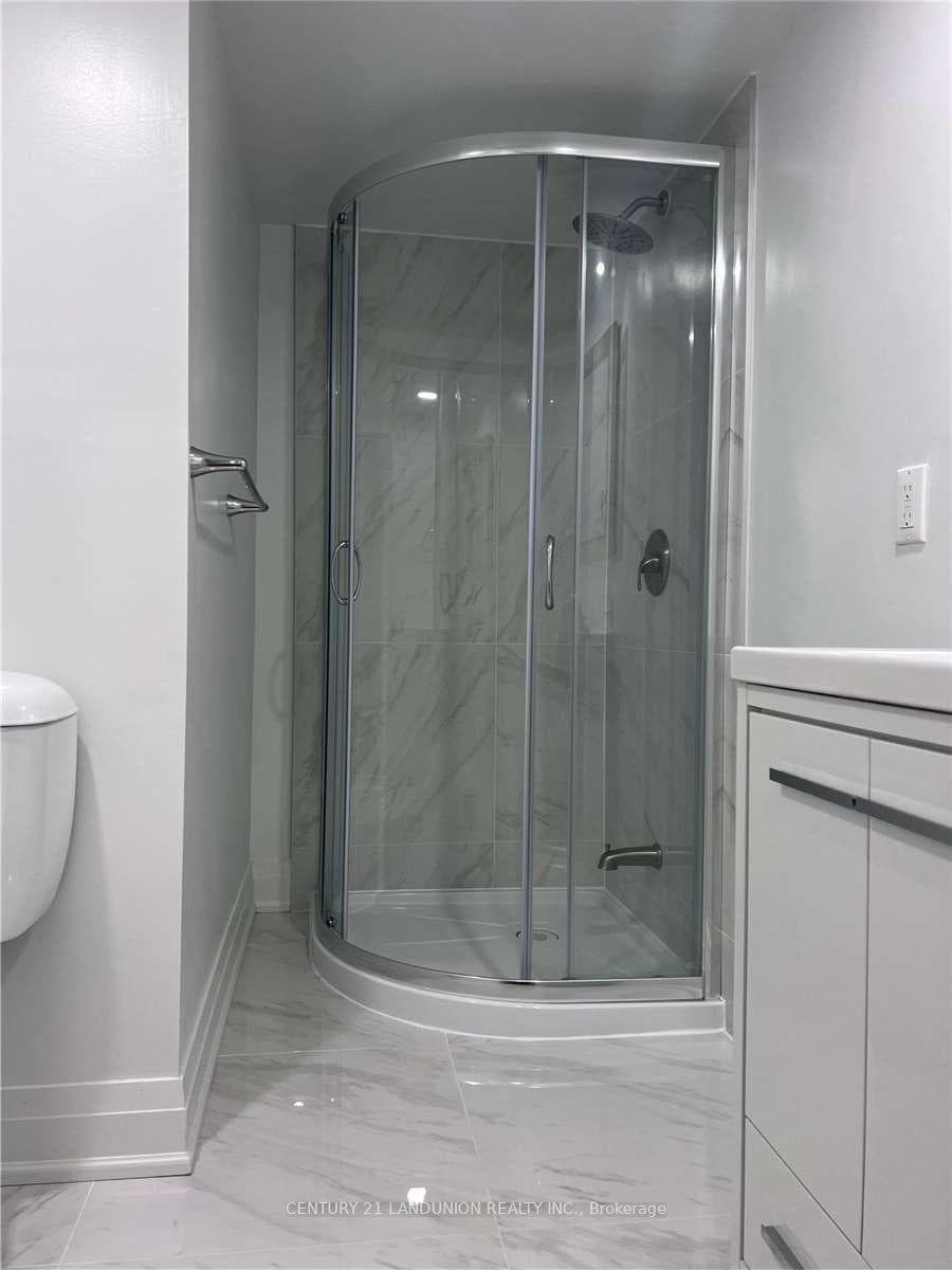 Basement 94 Campania Crescent photo 8