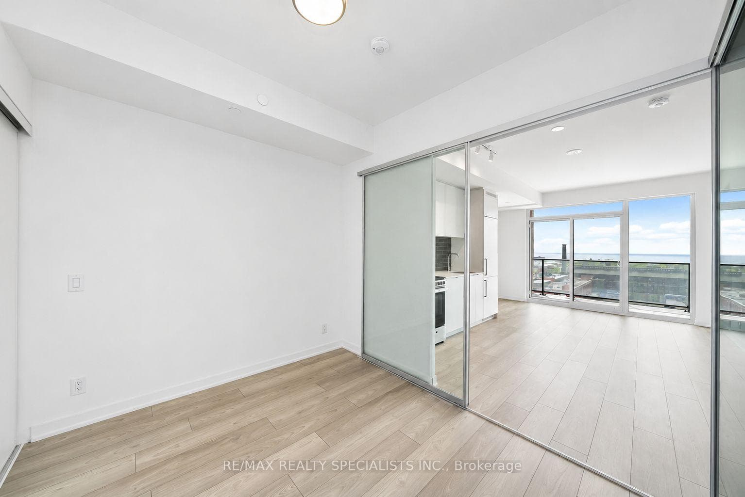 285 Dufferin Street Unit 817 photo 23