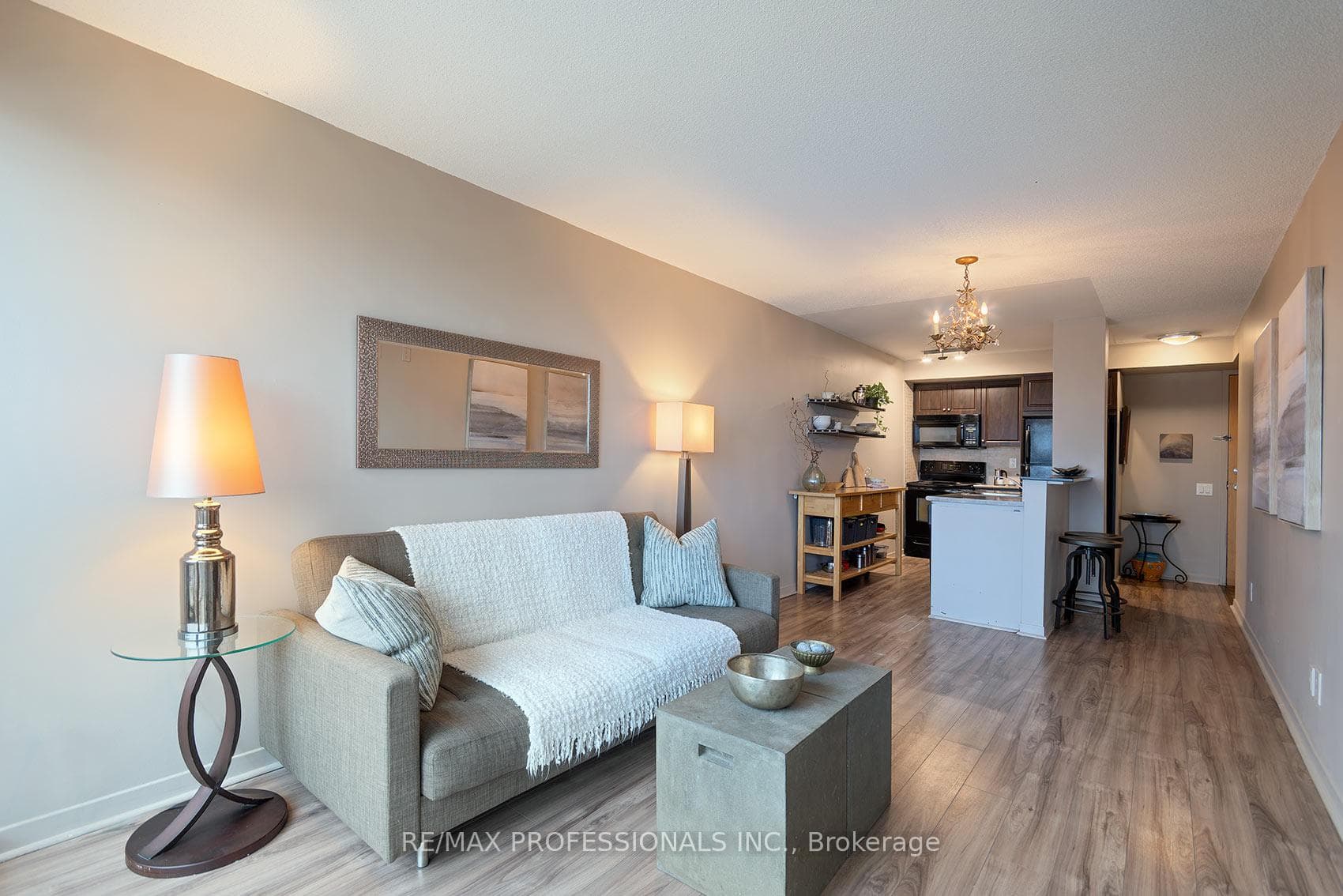 1040 The Queensway N/A Unit 704 photo 14