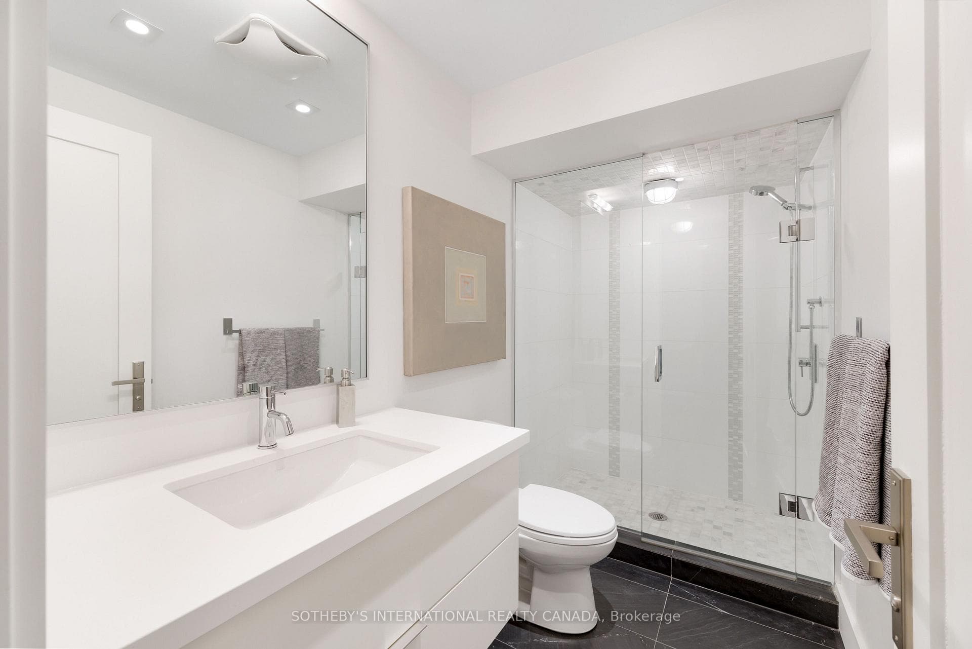 5 Hartfield Road photo 39