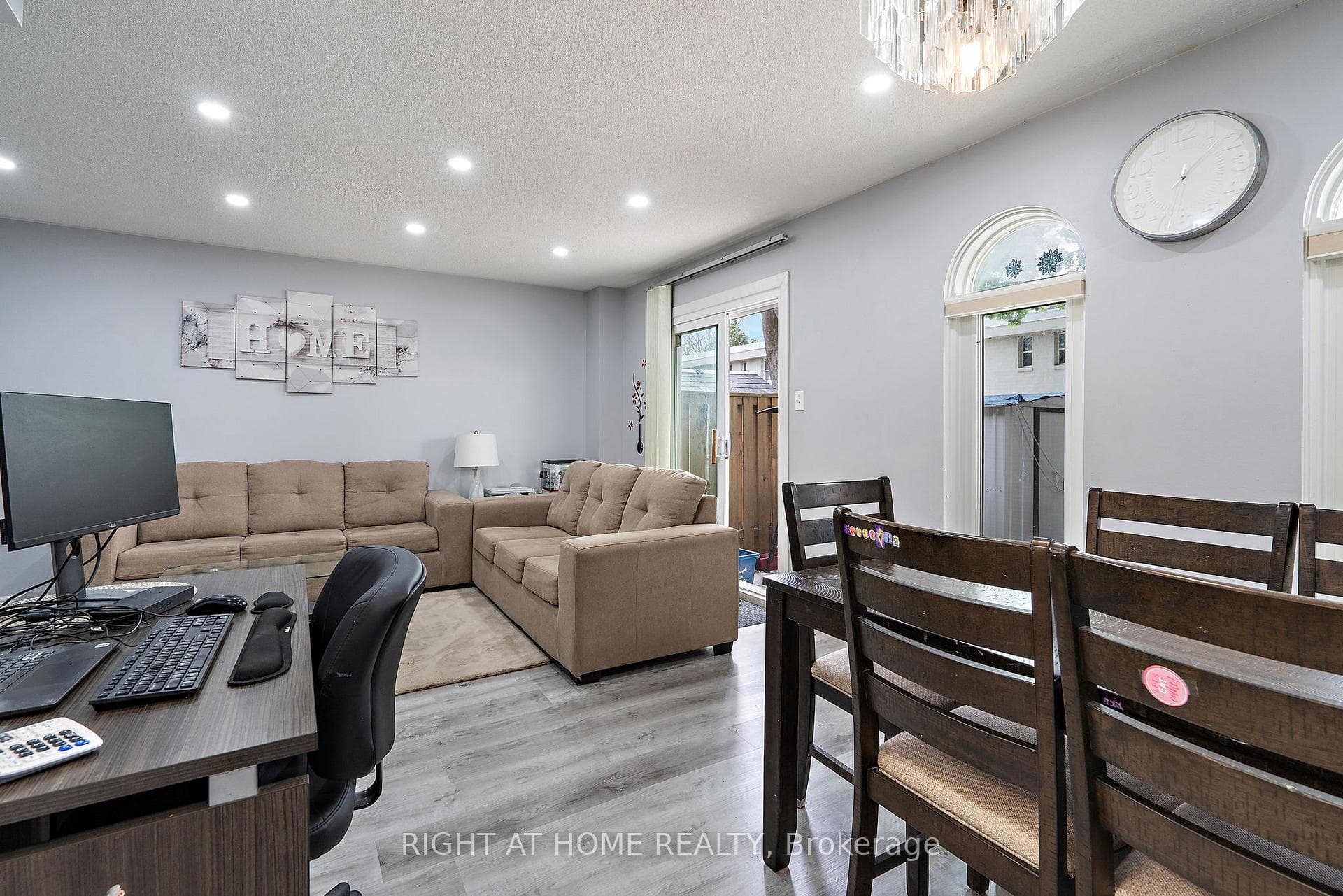 2075 Warden Avenue Unit 11 photo 7