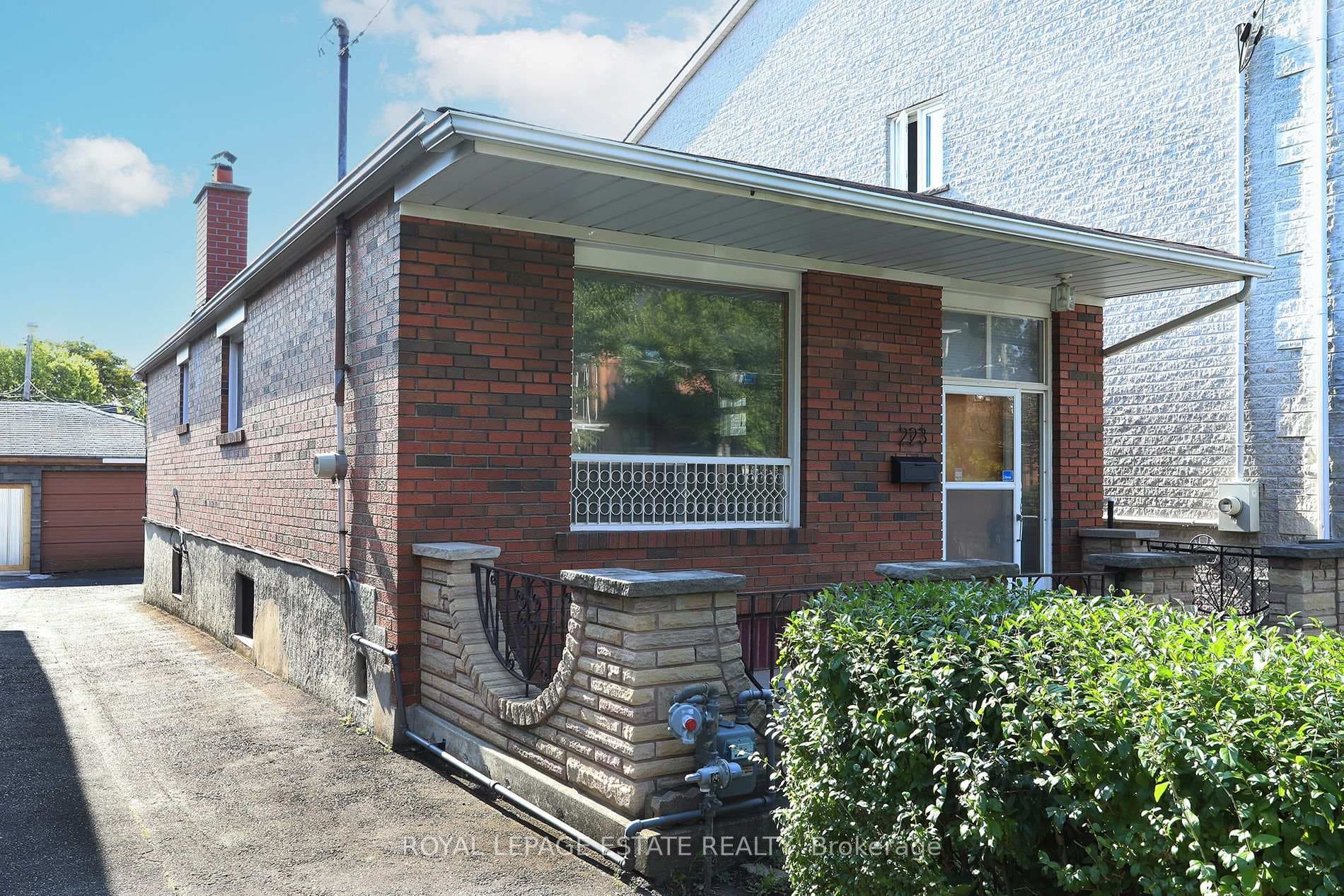223 Rosemount Avenue photo 3