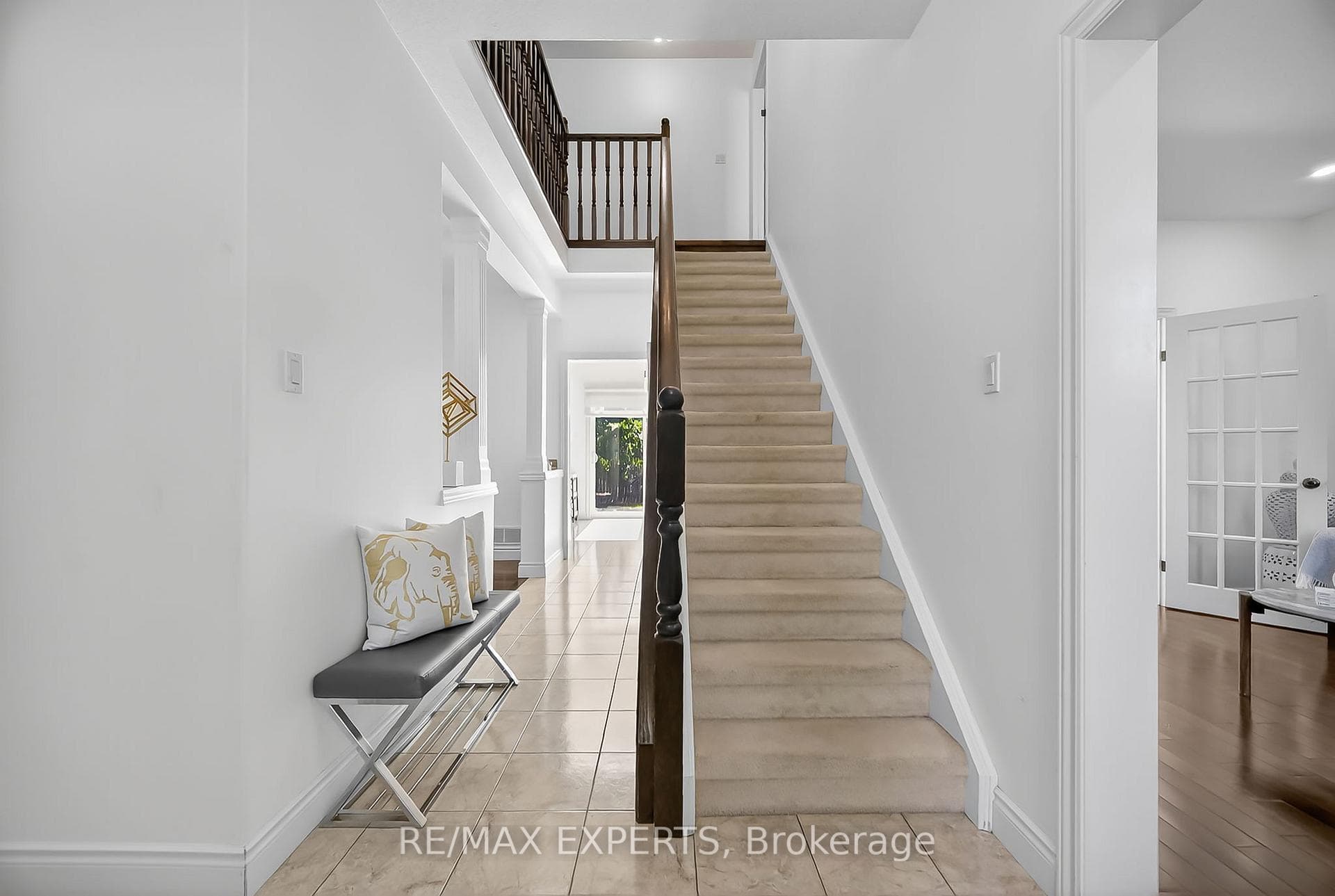 936 Talisman Crescent photo 4