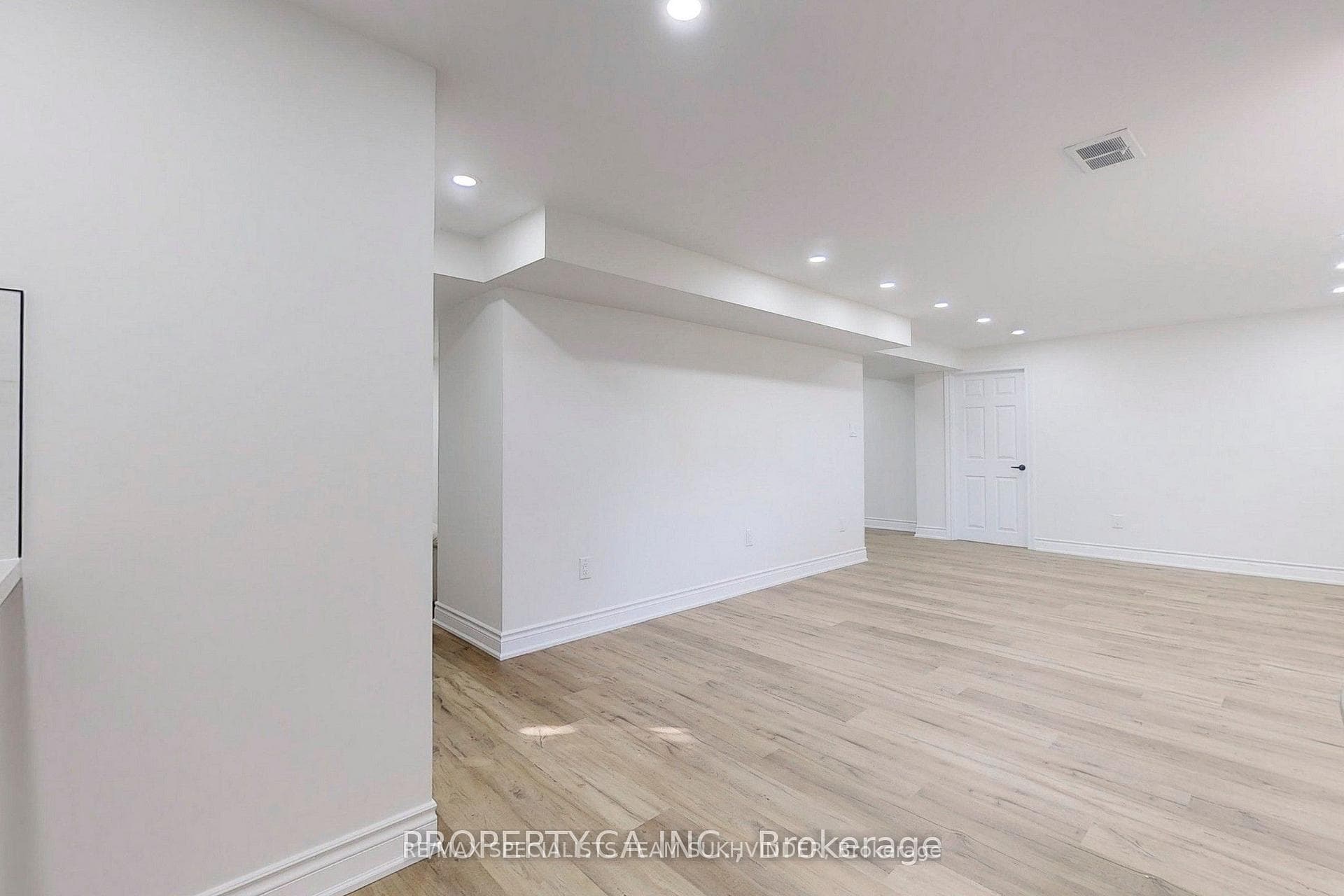 80 Cynthia Road Unit Lower photo 4