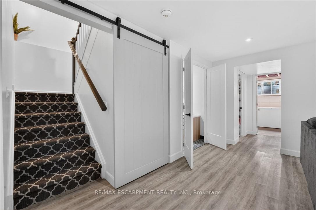 195 VICTORIA Avenue photo 34