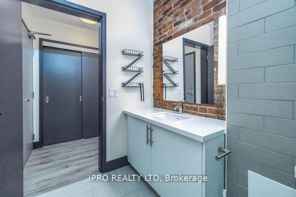 121 King Street Unit 405 photo 17