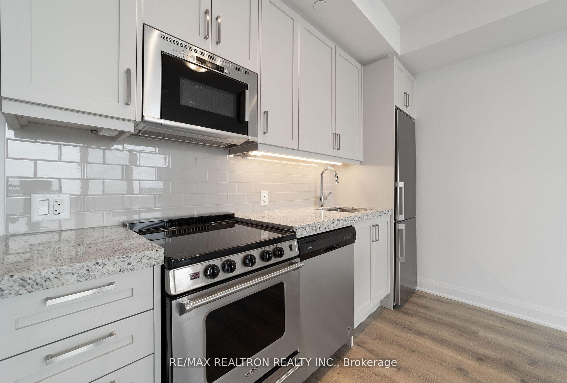 10 Gatineau Drive Unit 1403w photo 3