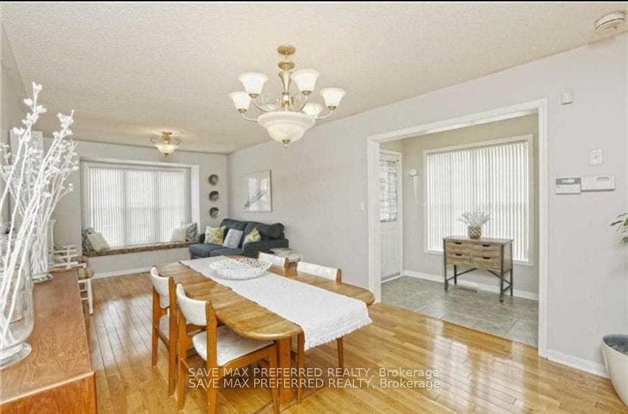 18 Mortimer Drive photo 3