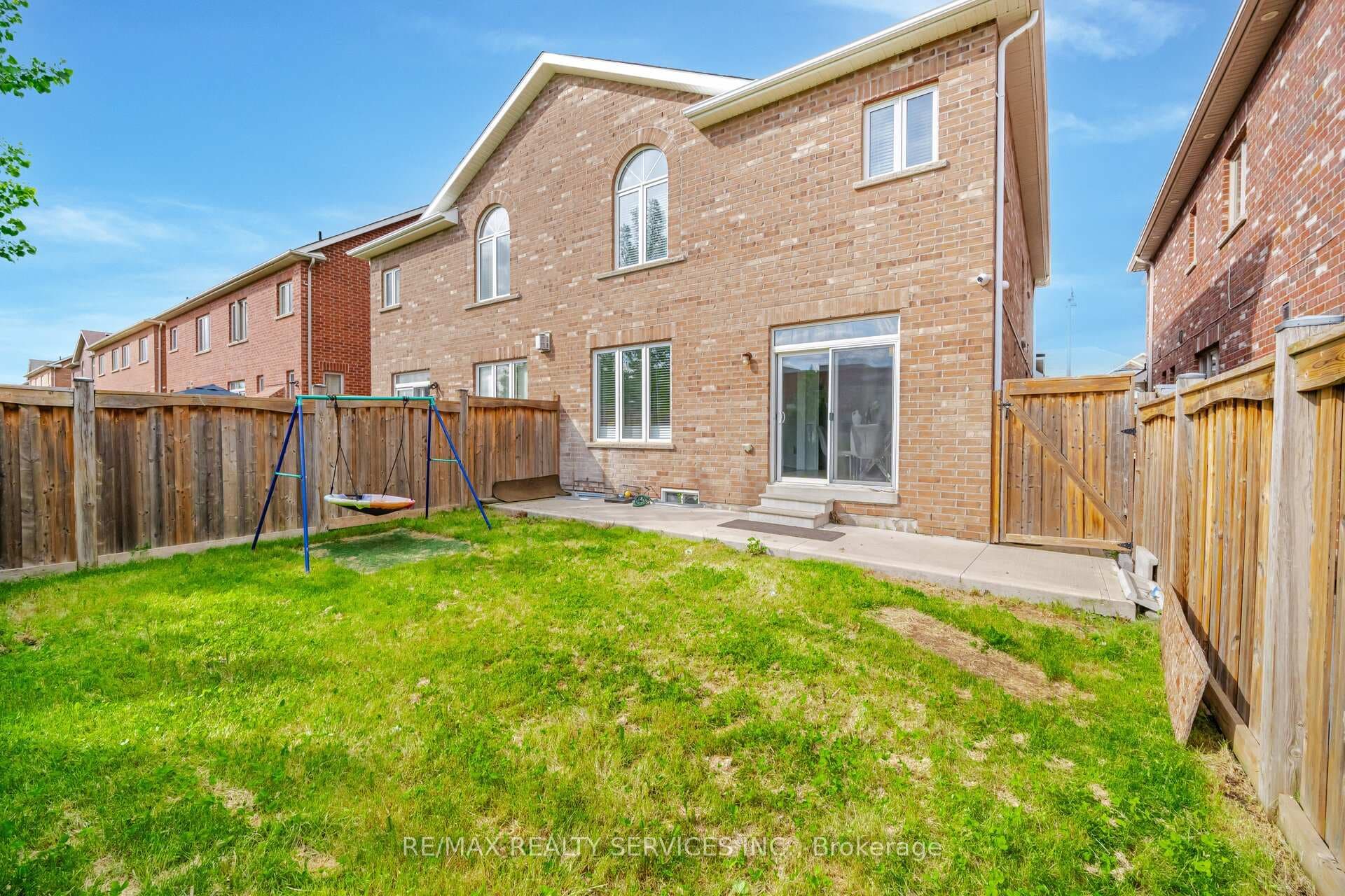 258 Robert Parkinson Drive photo 38