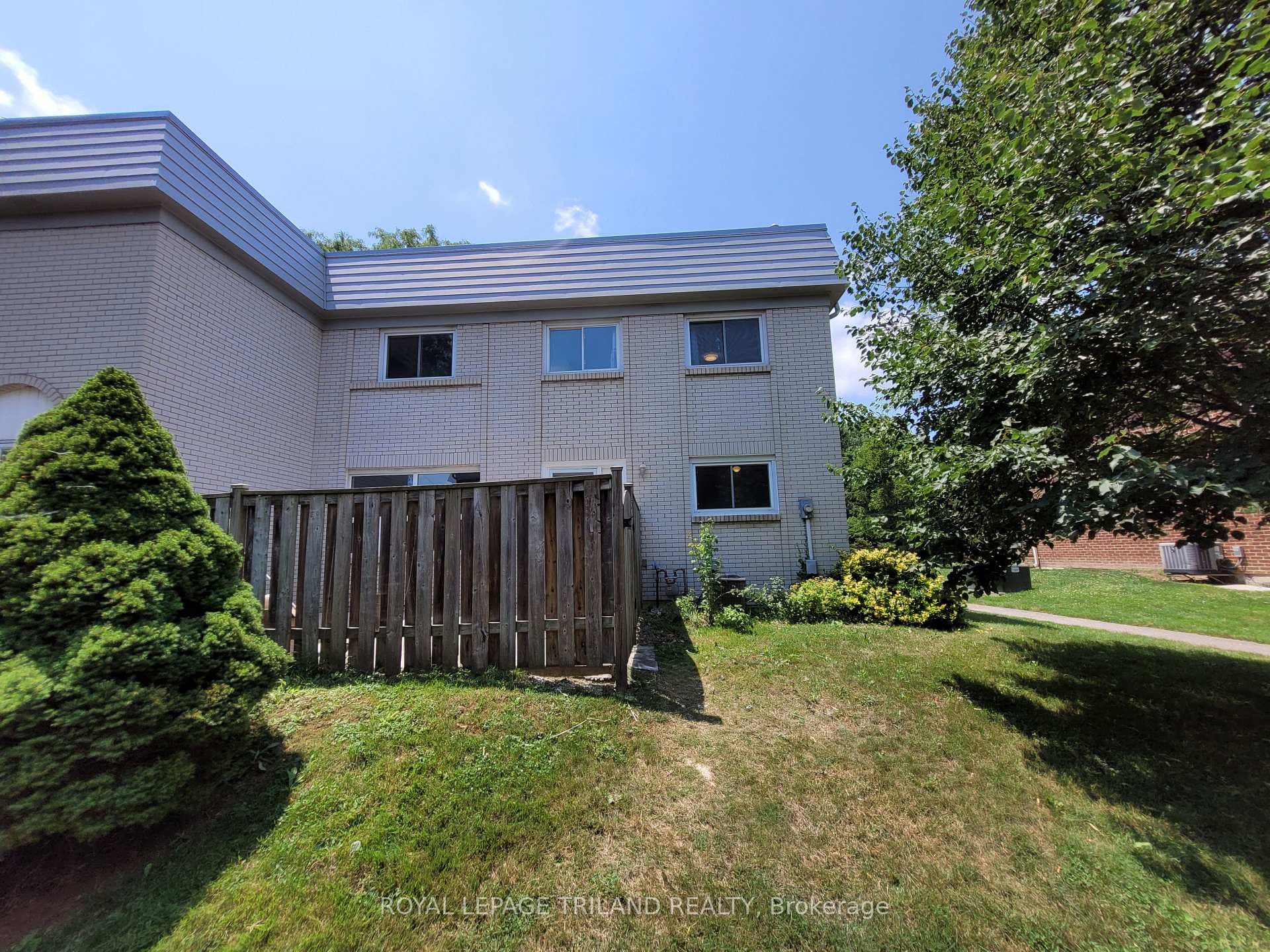 585 Gainsborough Road Unit 66 photo 15