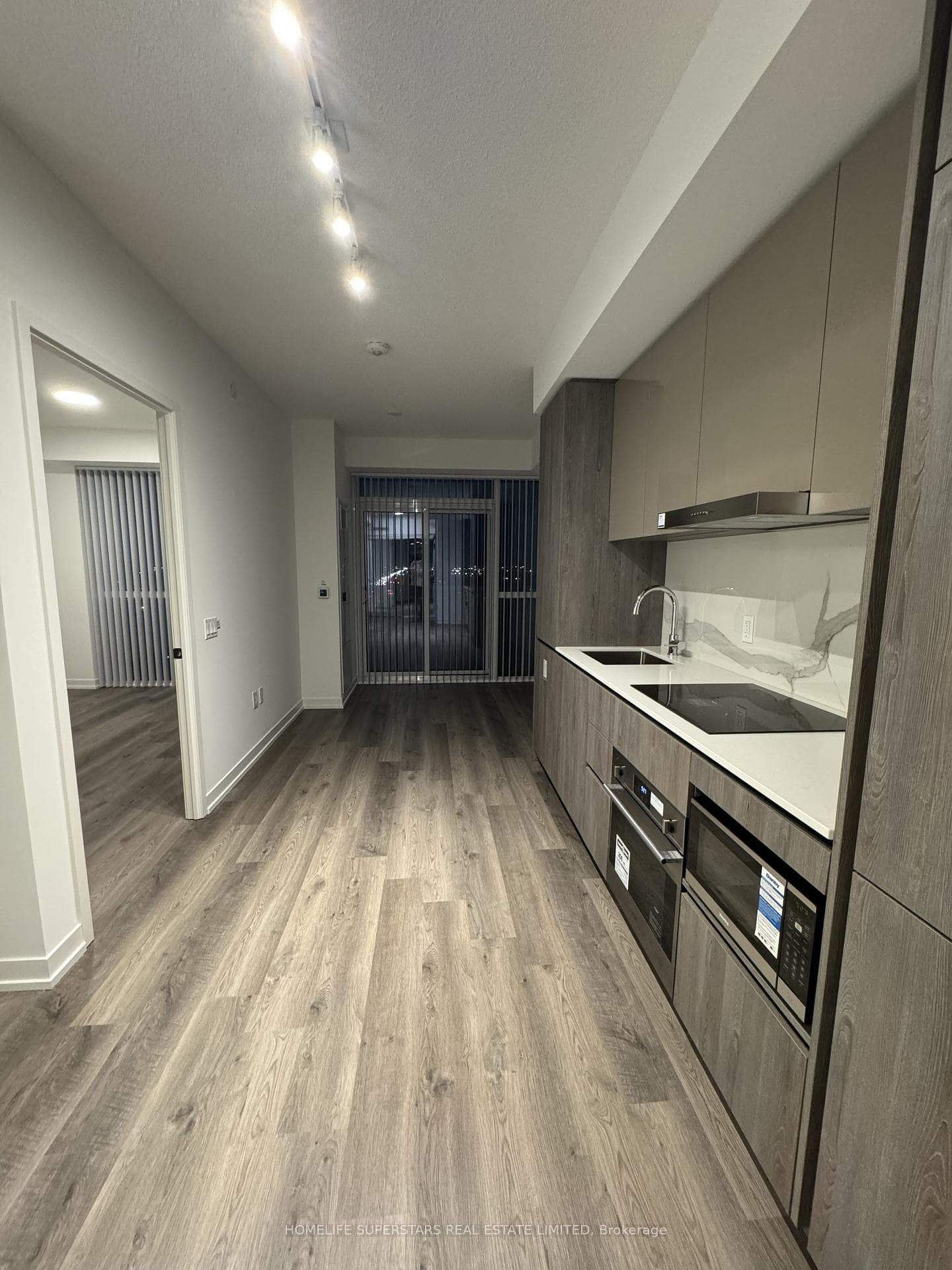 8 Interchange Way Unit 908 photo 12