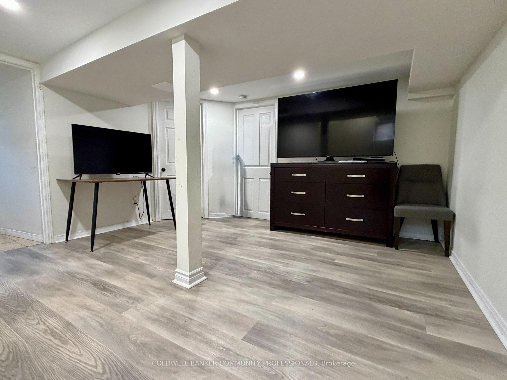94 Howard Avenue photo 15