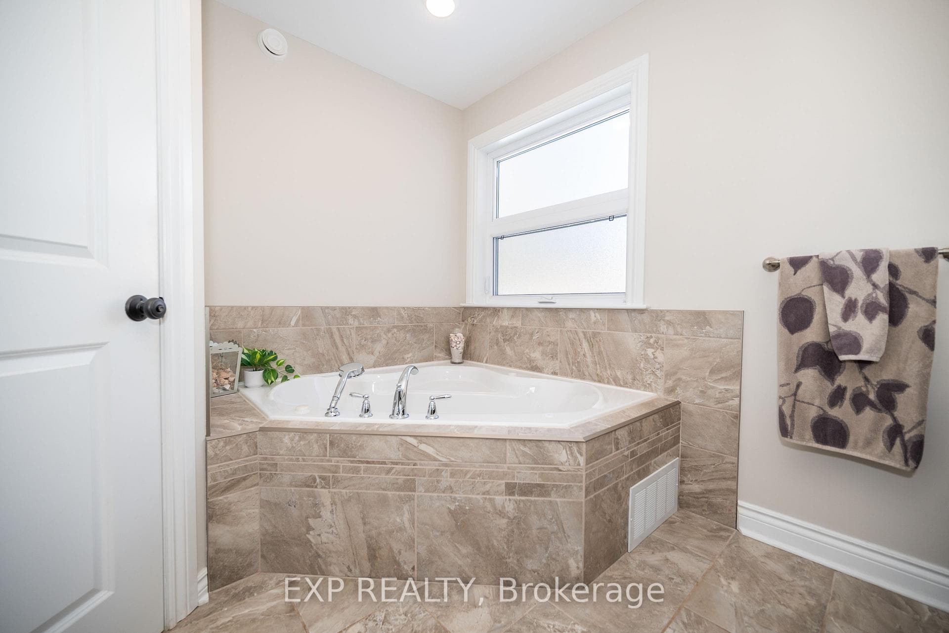 44 Bedard Boulevard photo 20
