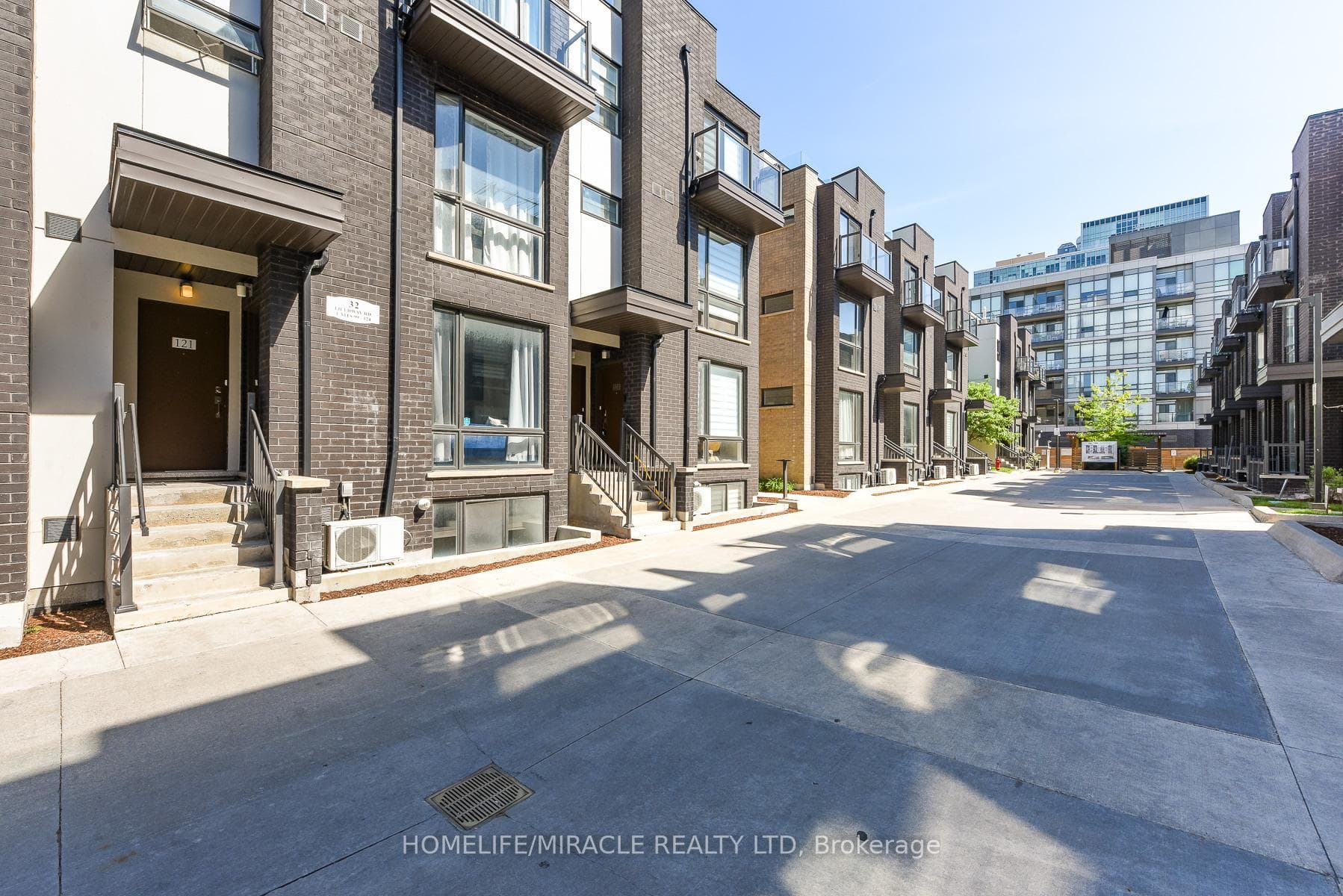 32 Fieldway Road Unit 122 photo 2
