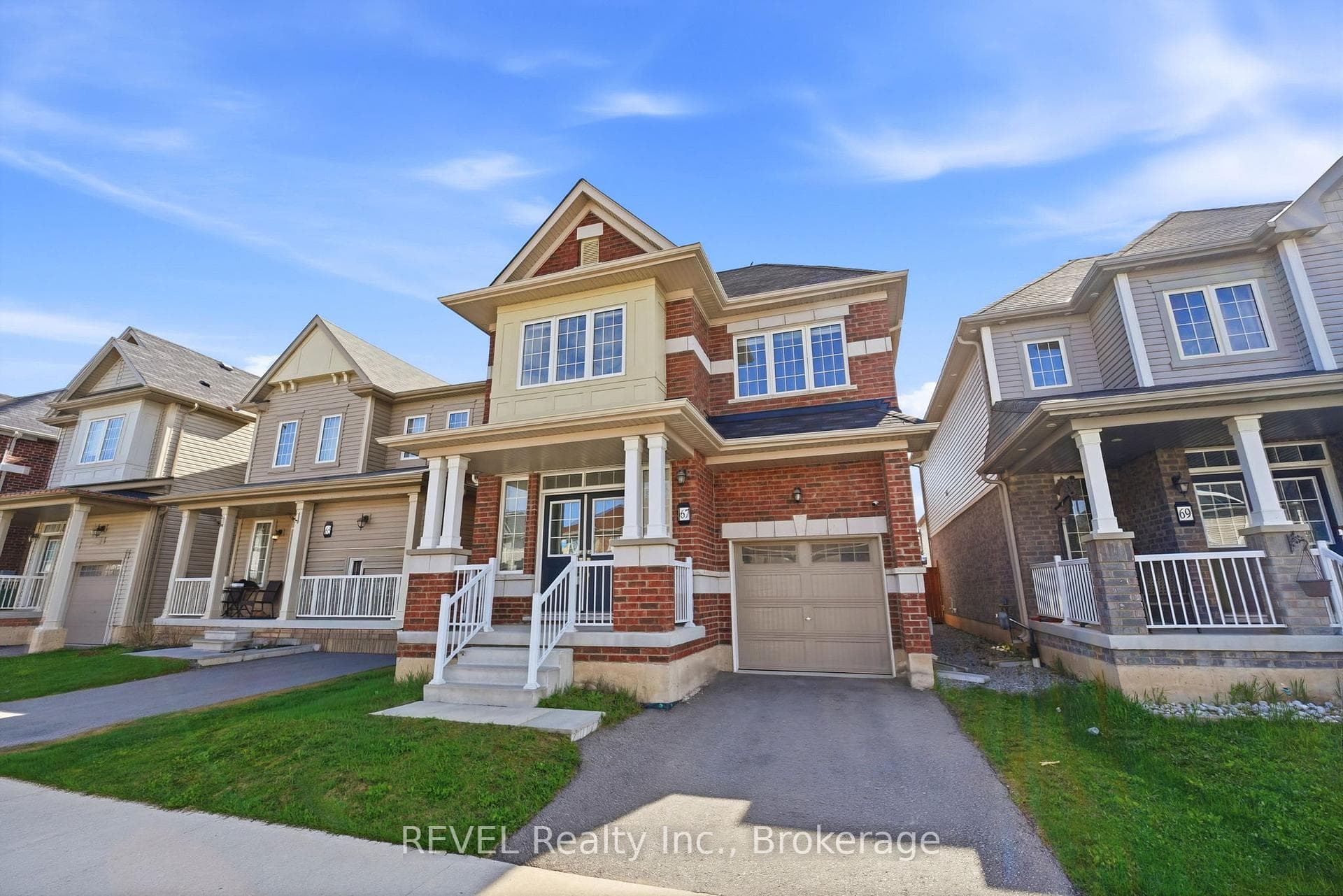67 Esther Crescent photo 1