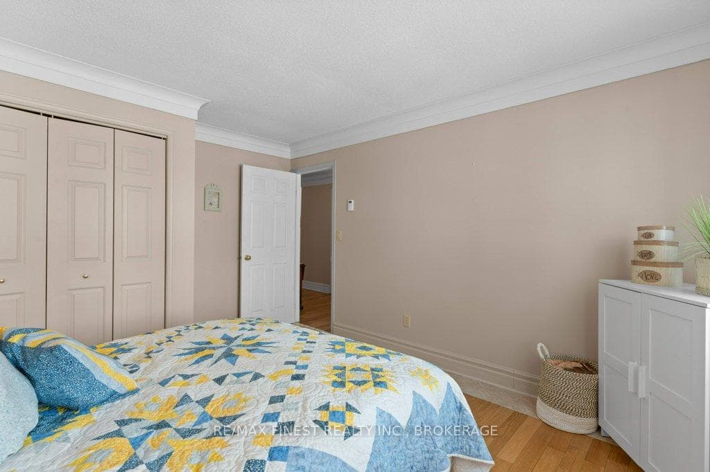 2154 Arne Crescent photo 24