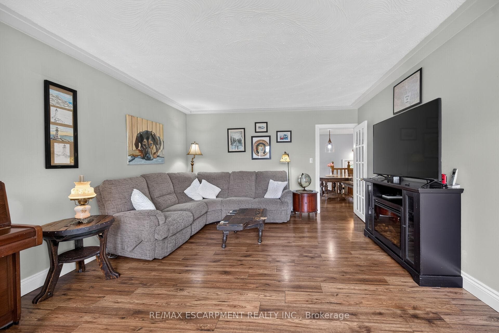 251 Mackenzie Crescent photo 7