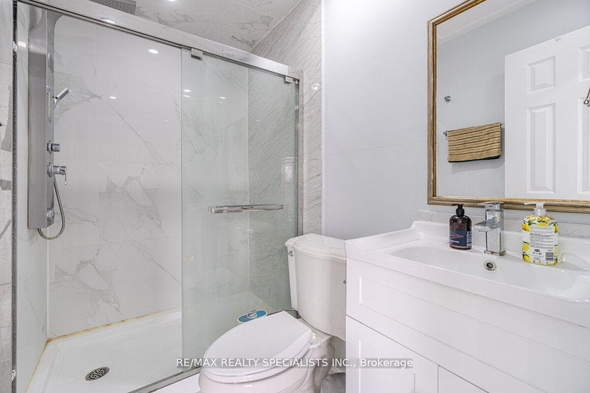 521 Guelph Street photo 16