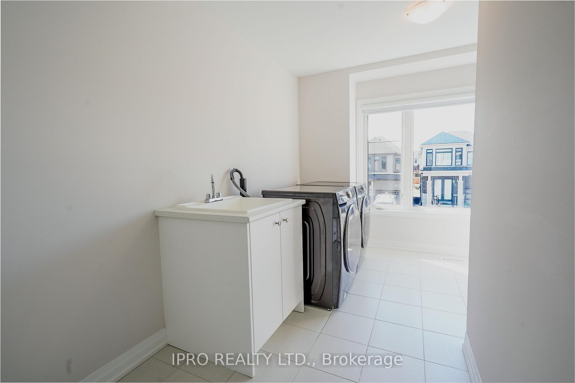 63 Fairey Crescent photo 32