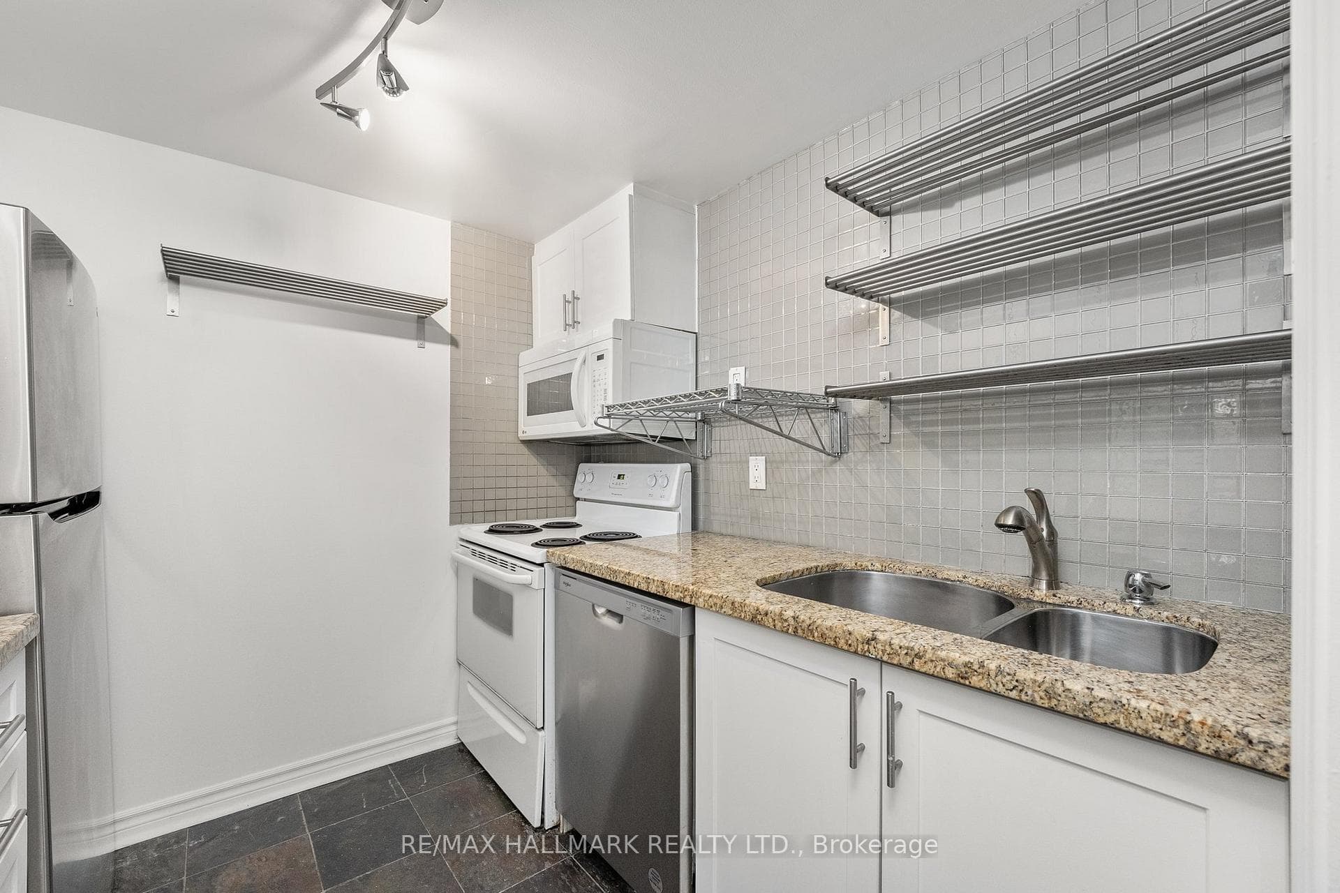 44 Gerrard Street Unit PH08 photo 4