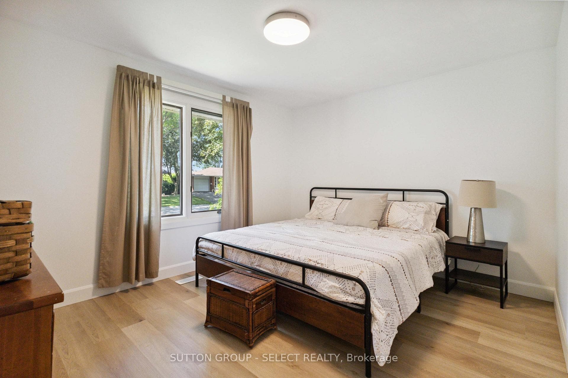 770 Galloway Crescent photo 23
