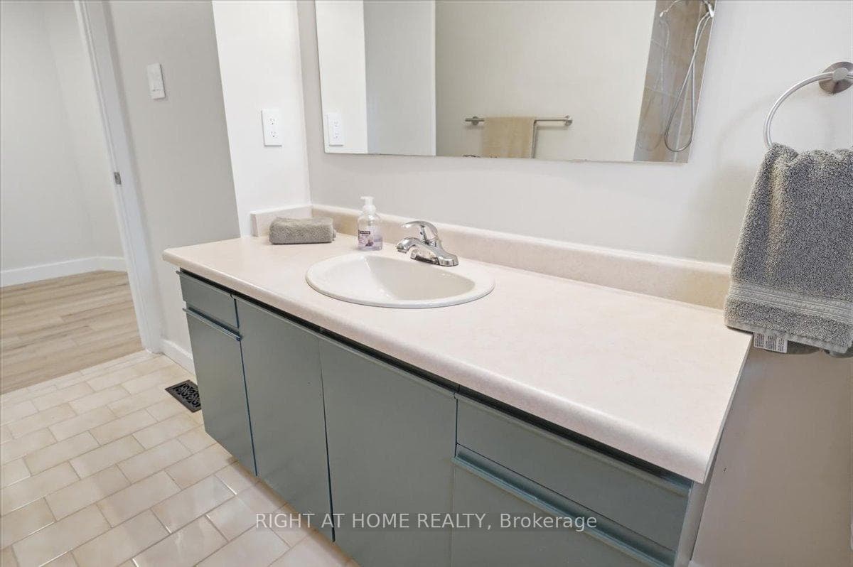 26 Ellington Avenue photo 31