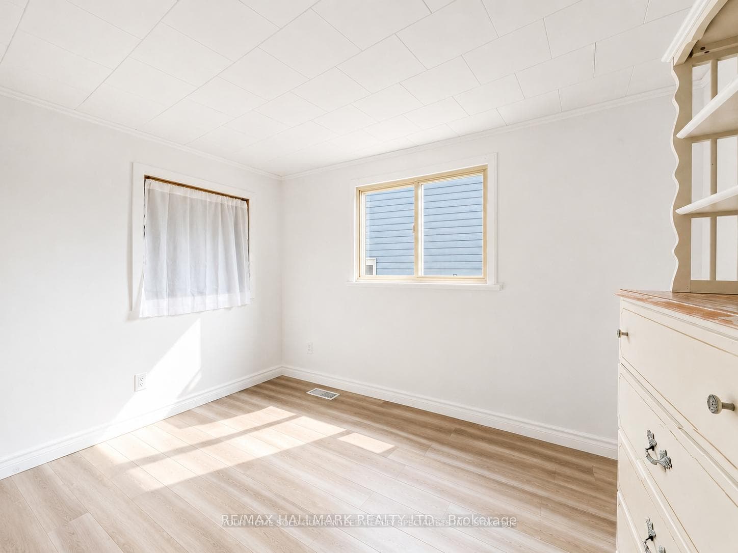 1053 Elm Road photo 6