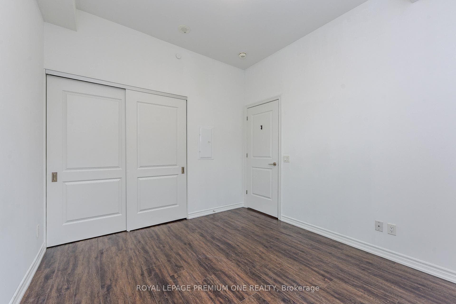 571 Prince Edward Drive Unit 512 photo 34