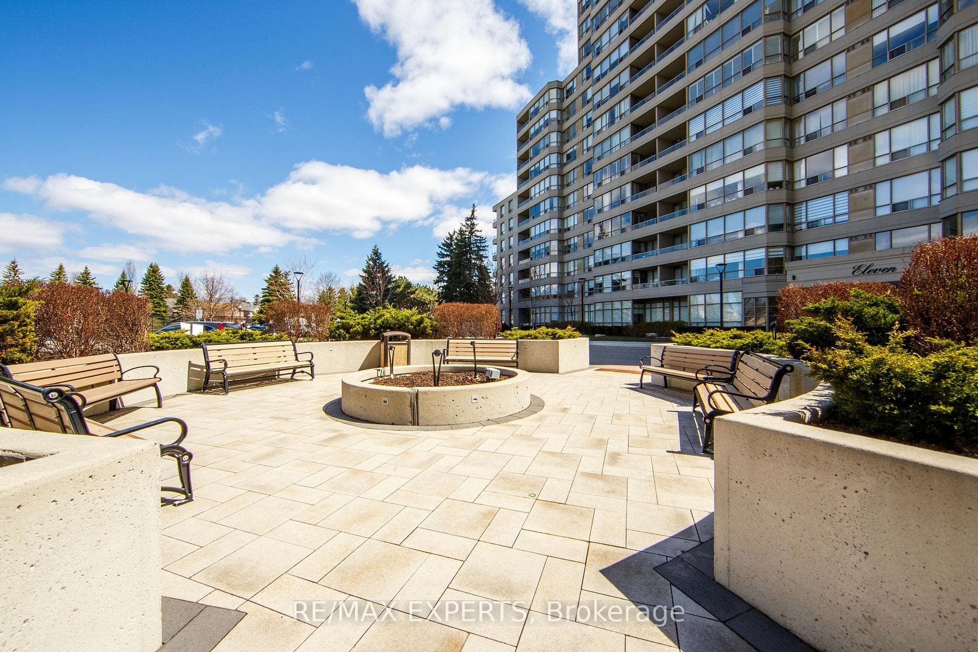 7 Townsgate Drive Unit 1506 photo 3