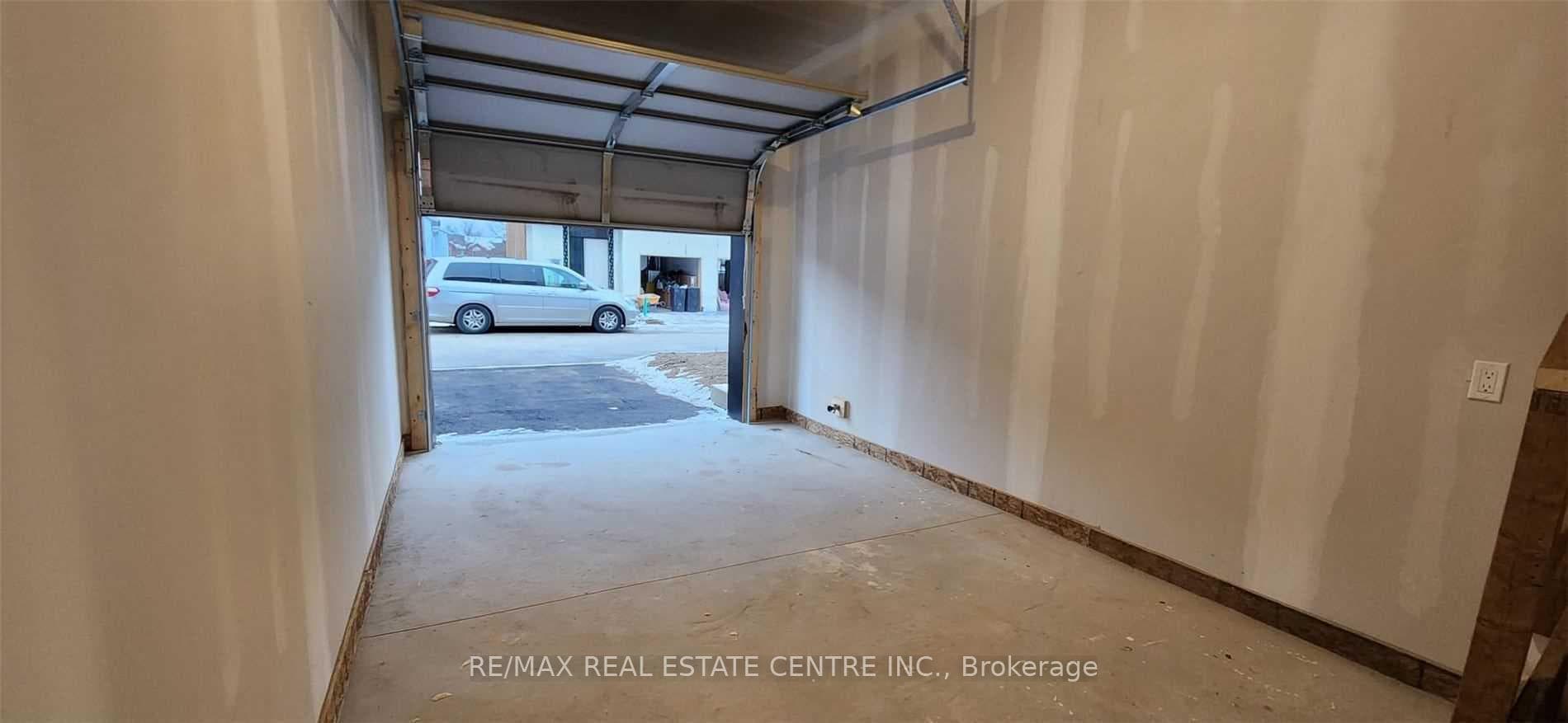 416 Dundas Street Unit 5 photo 17