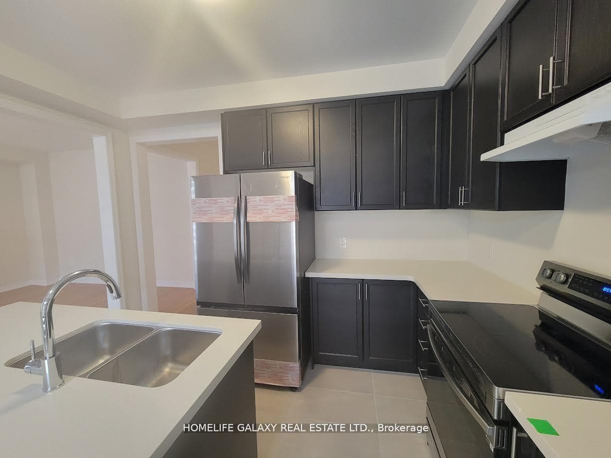 6 Northrop Avenue photo 12