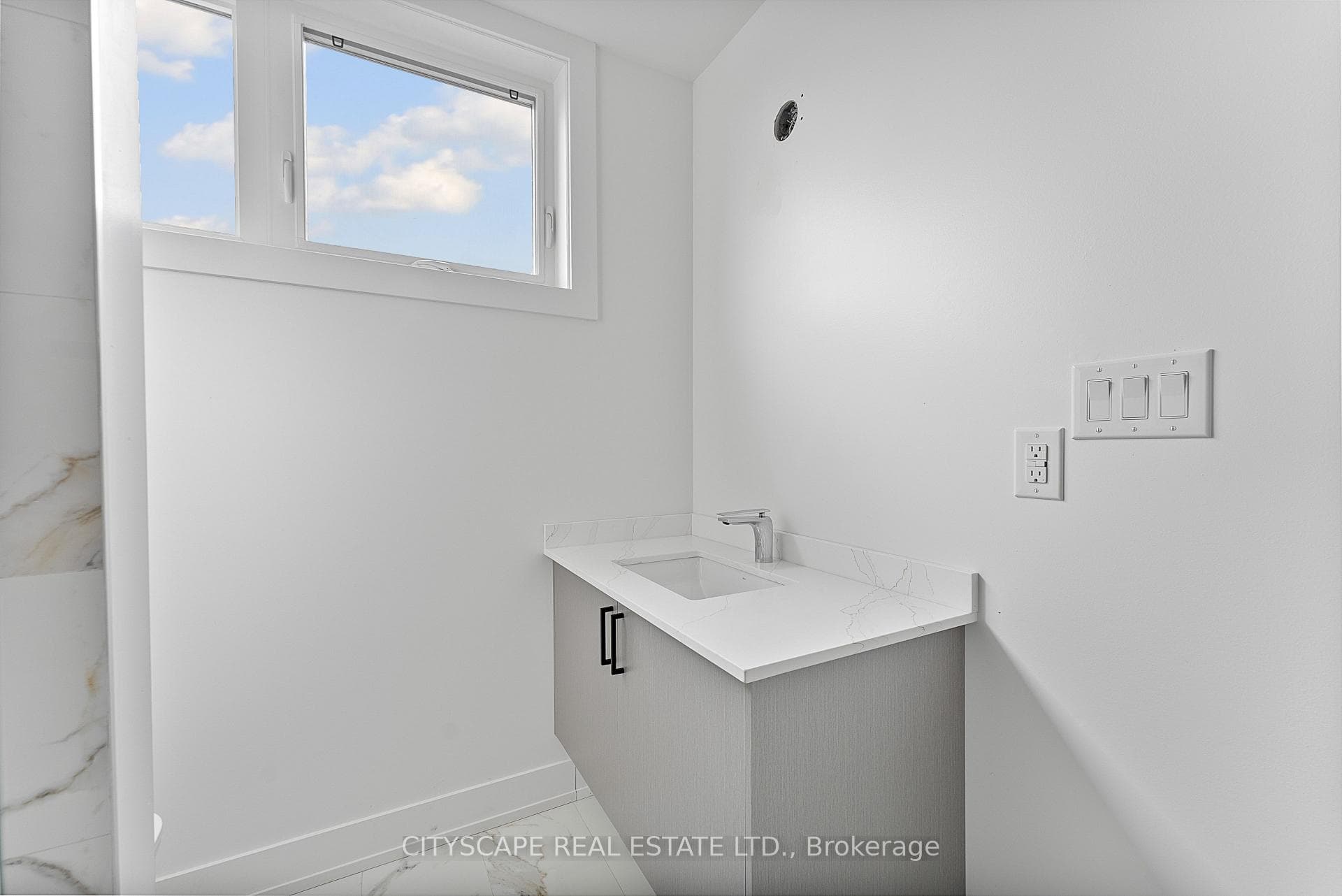 589 Oakwood Avenue Unit 2 - Main photo 31