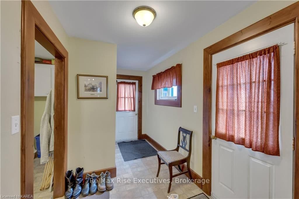 285 THOMAS Street photo 5