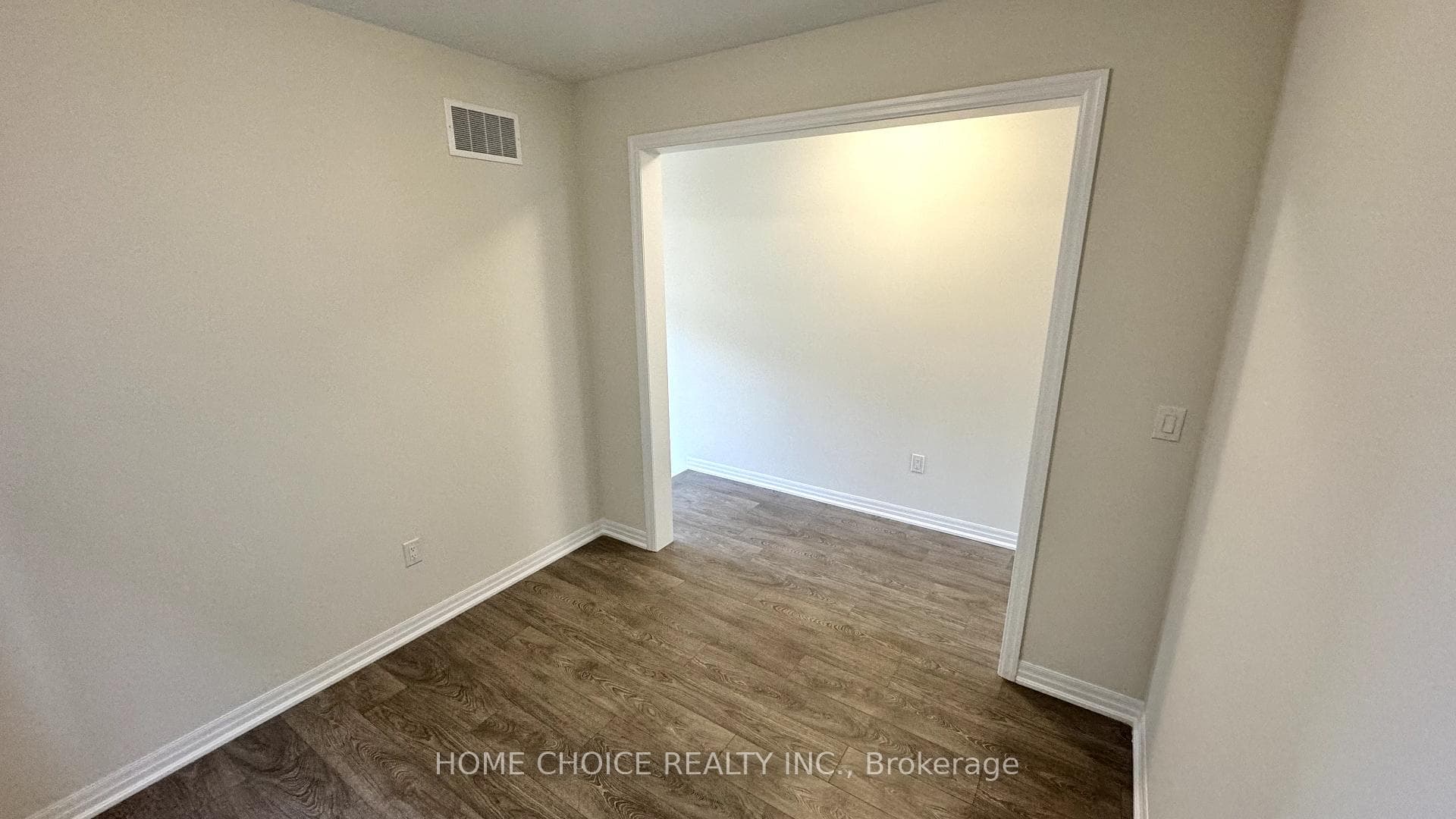39 Northrop Avenue photo 4