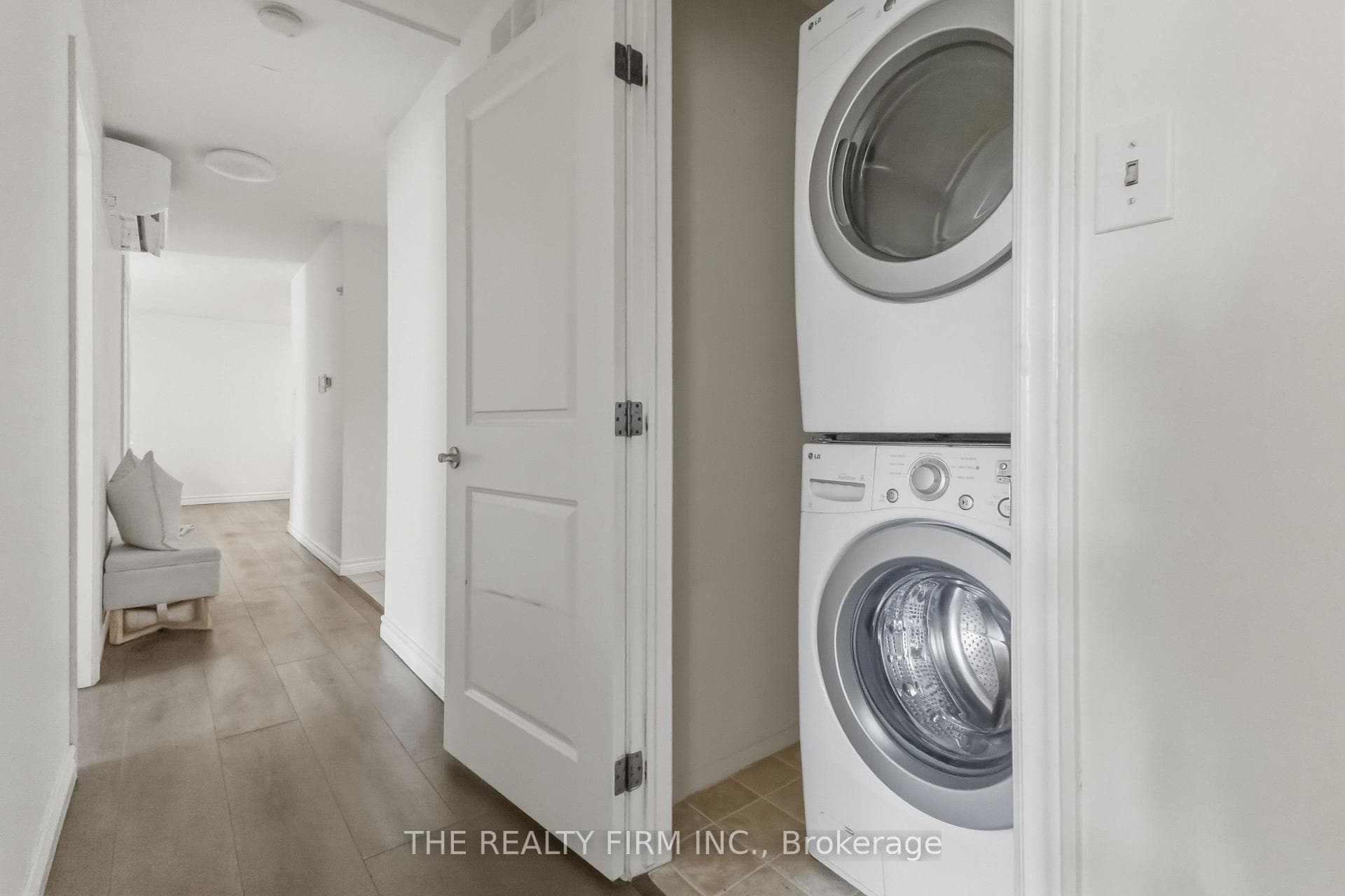 733 Deveron Crescent Unit 210 photo 25